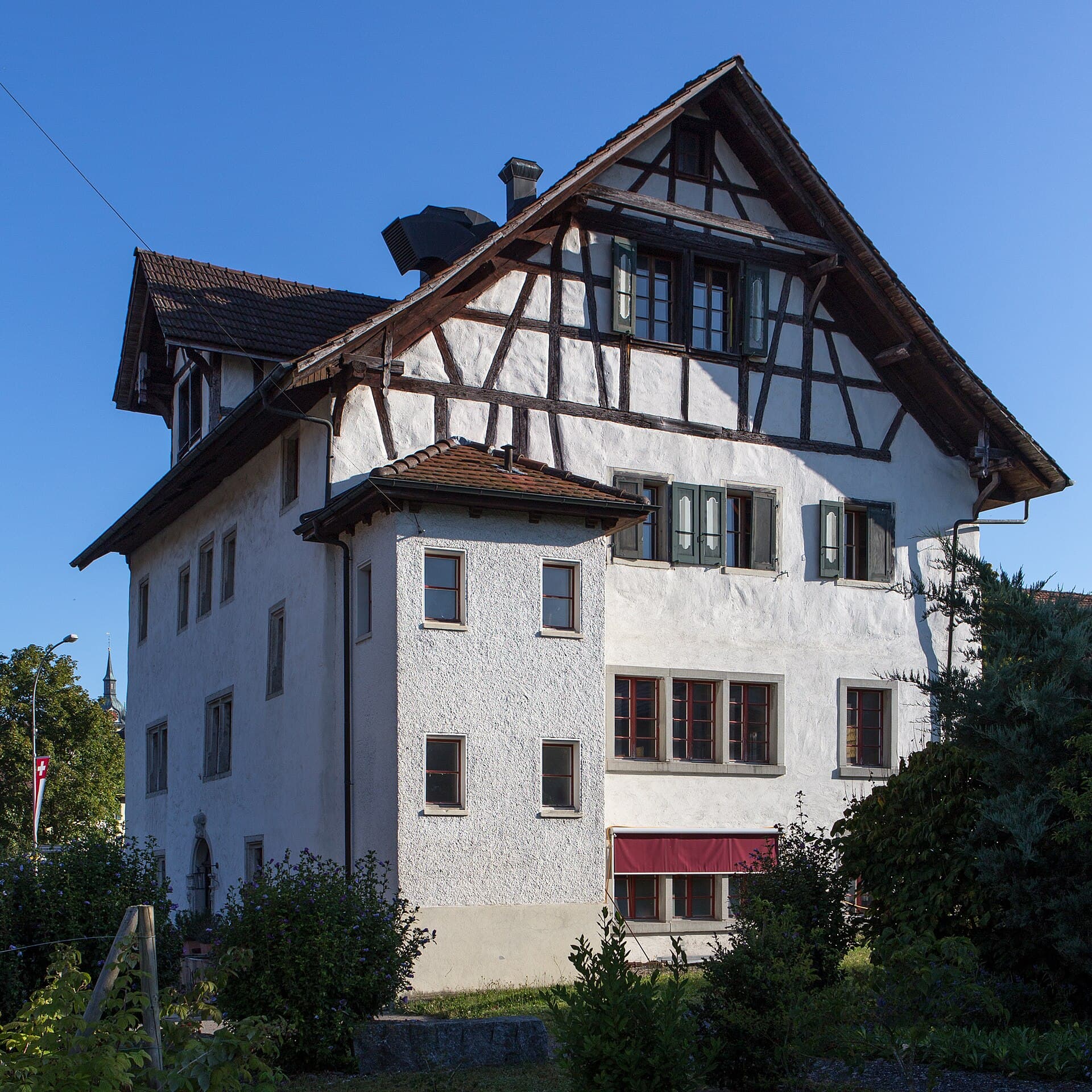 Gasthof zum Wilden Mann (via Wikimedia Commons, CC BY-SA 4.0)