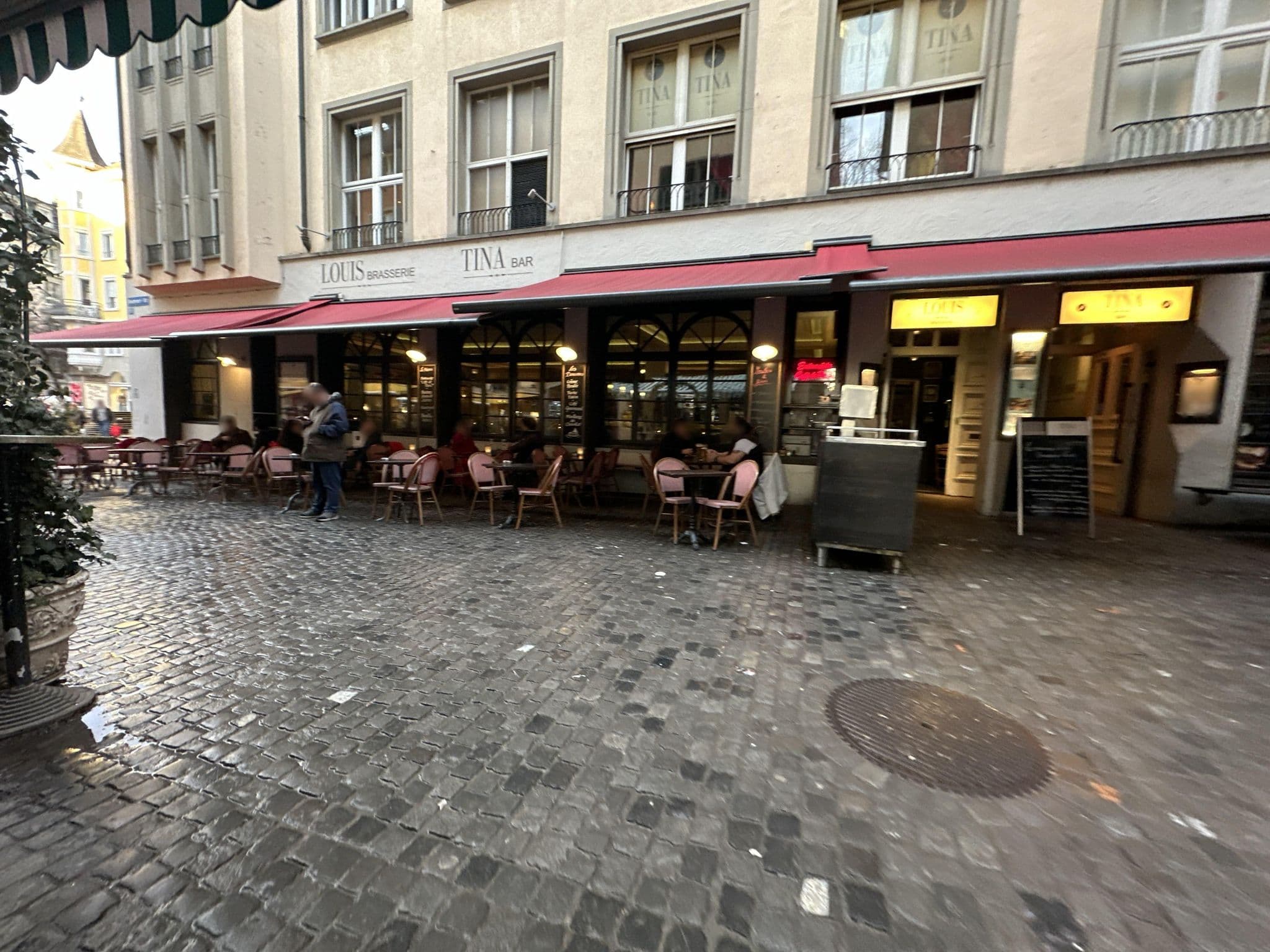Street view near Christian Scotoni Unternehmungen GmbH, Zürich (Kreis 1) / Rathaus — © quickness805 (CC BY-SA · Mapillary)
