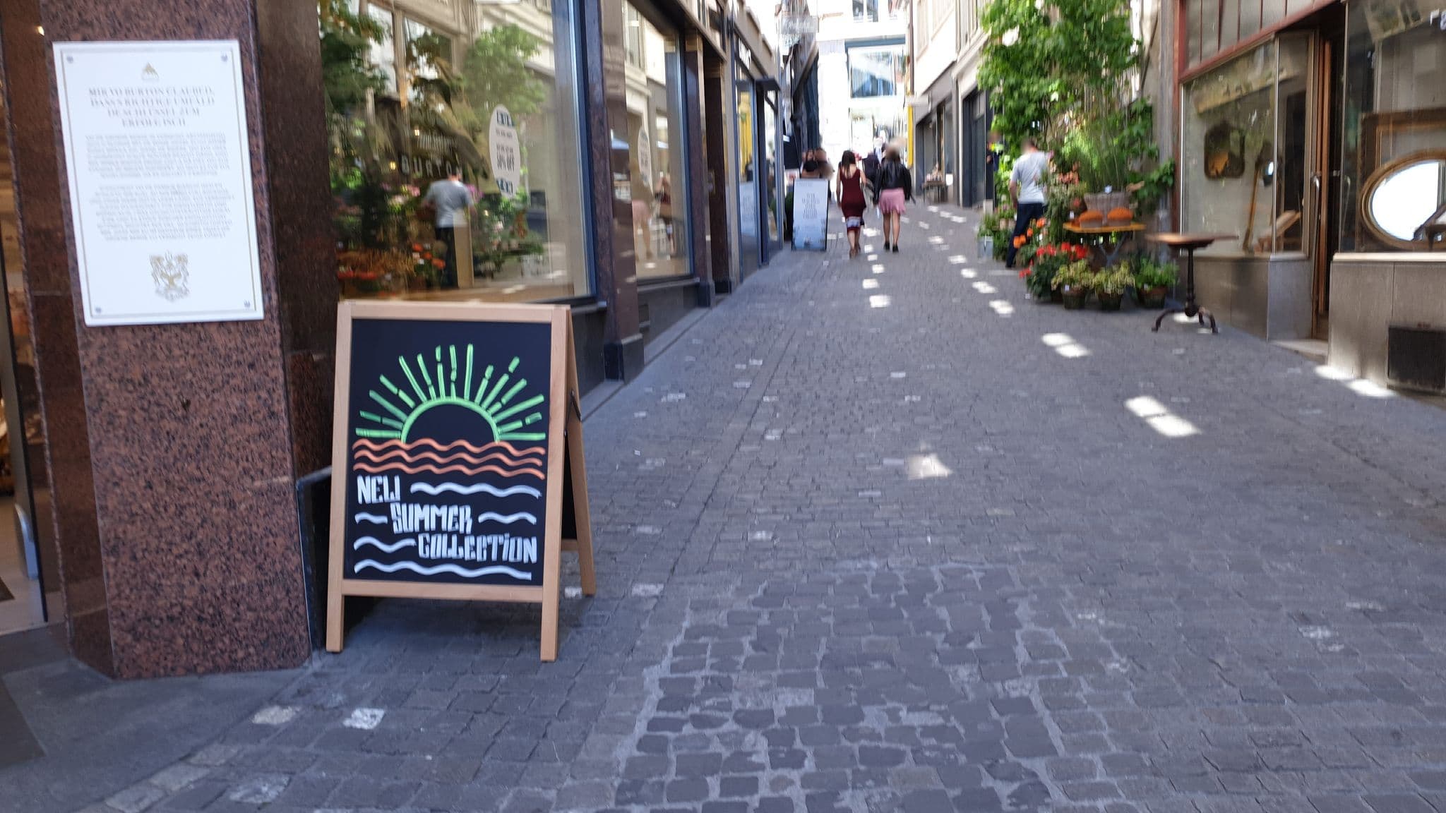 Street view near Targa Tours AG, Zürich (Kreis 1) / Rathaus — © jopparn (CC BY-SA · Mapillary)