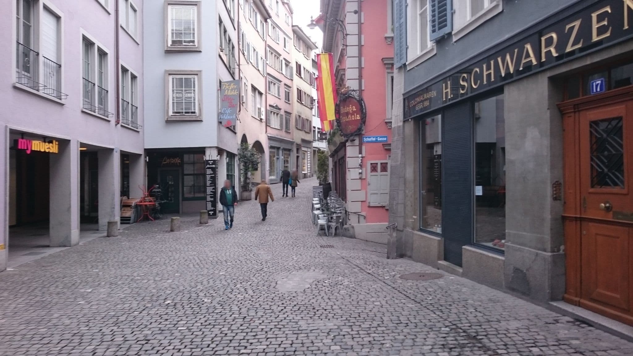 Street view near Zürich Niederdorf - Grossmünster, Zürich (Kreis 1) / Rathaus — © thx (CC BY-SA · Mapillary)