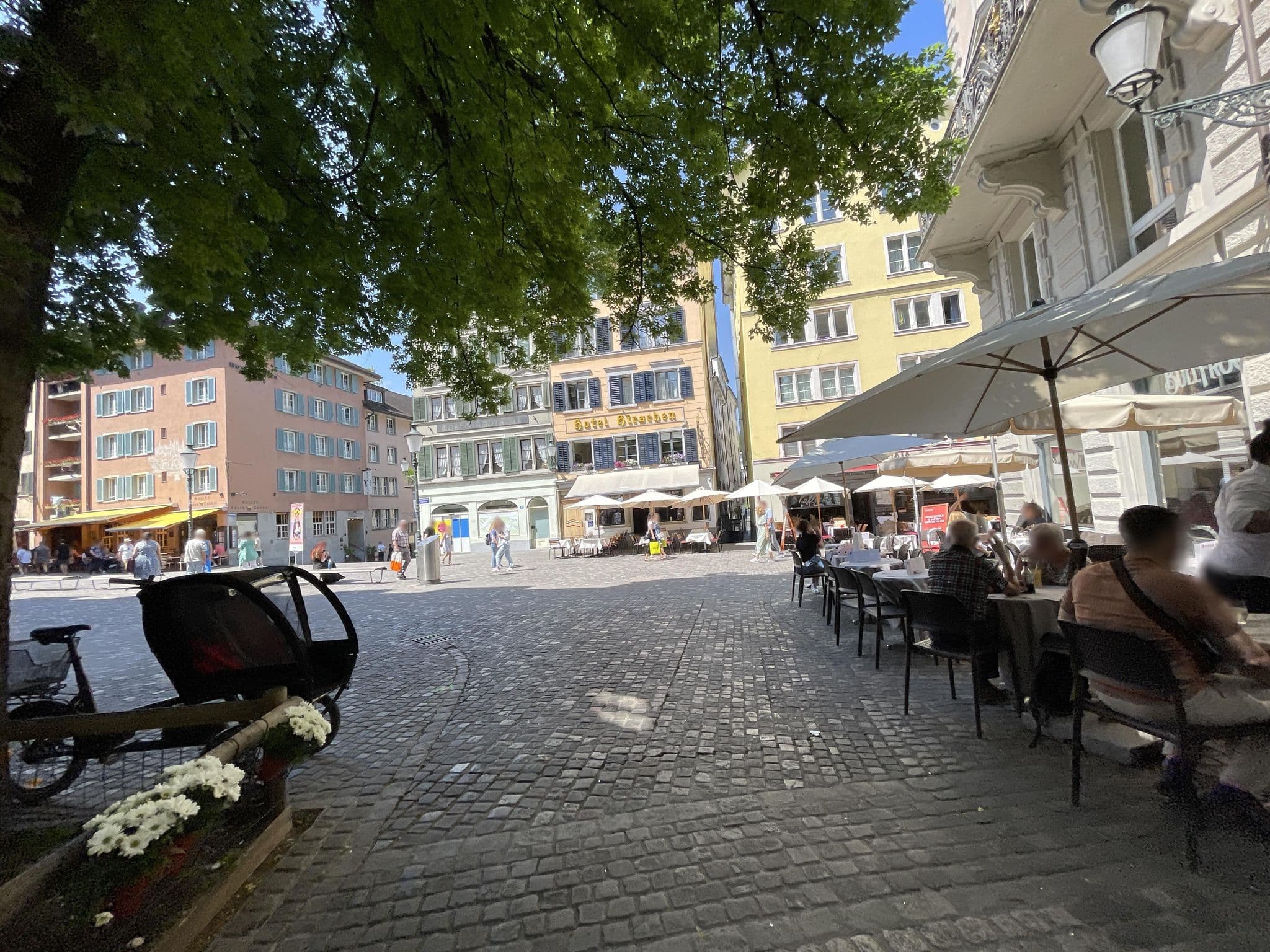 Street view near G Hotel Goldenes Schwert Gastehaus, Zürich (Kreis 1) / Rathaus — © filipb (CC BY-SA · Mapillary)