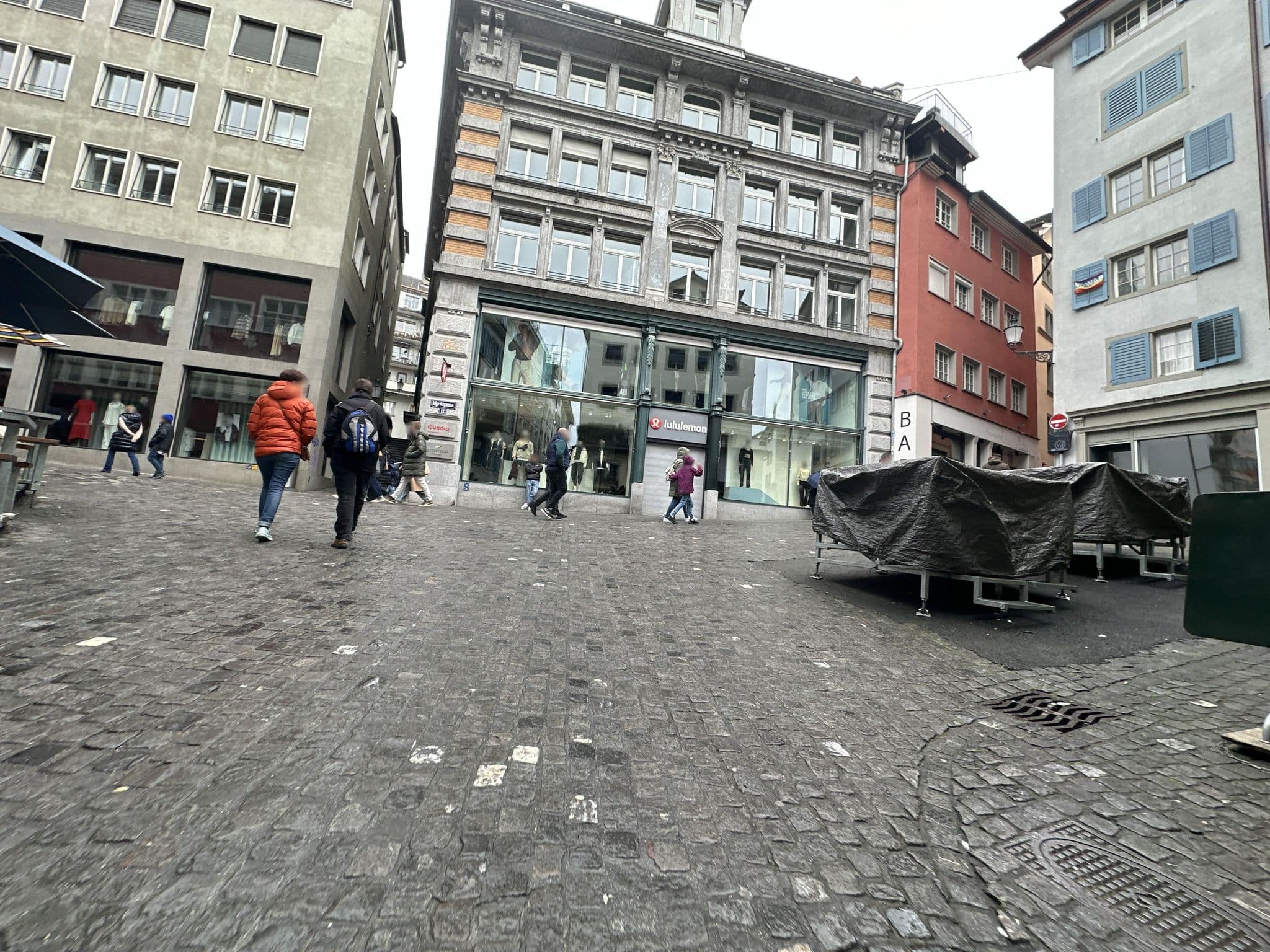 Street view near Hotel Goldenes Schwert, Zürich (Kreis 1) / Rathaus — © quickness805 (CC BY-SA · Mapillary)
