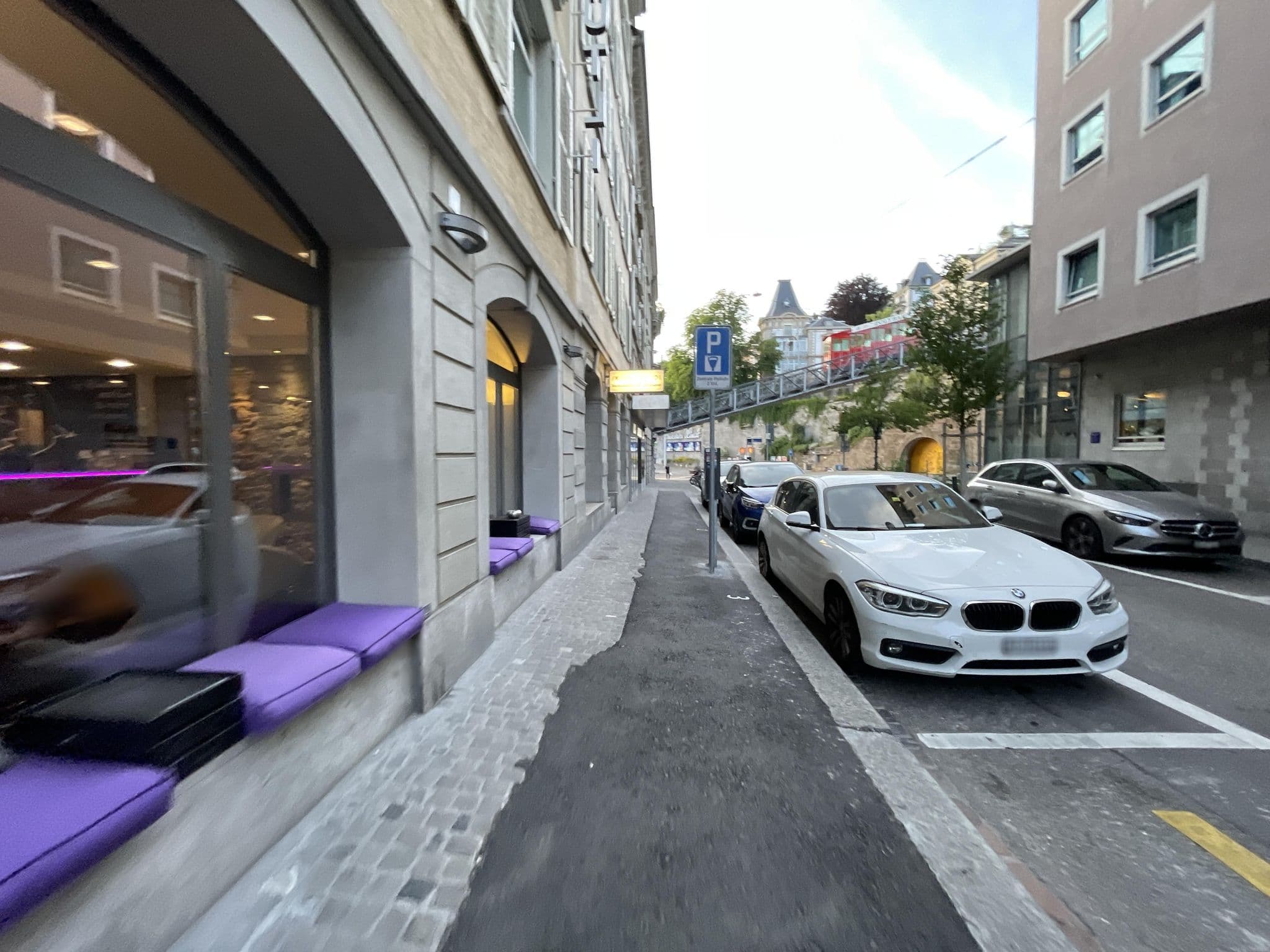 Street view near Hotel Du Theatre, Zürich (Kreis 1) / Rathaus — © filipb (CC BY-SA · Mapillary)