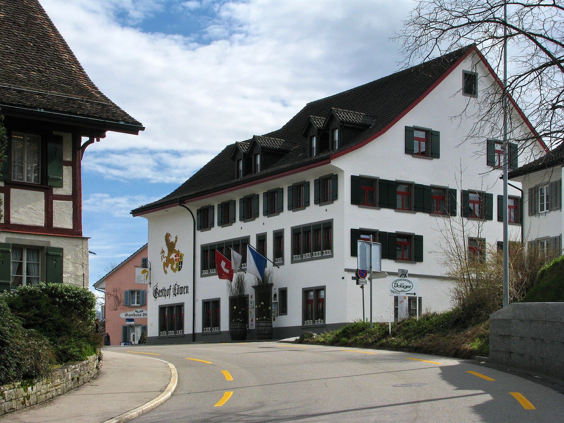 Gasthof Löwen (via Wikimedia Commons, CC BY-SA 3.0)