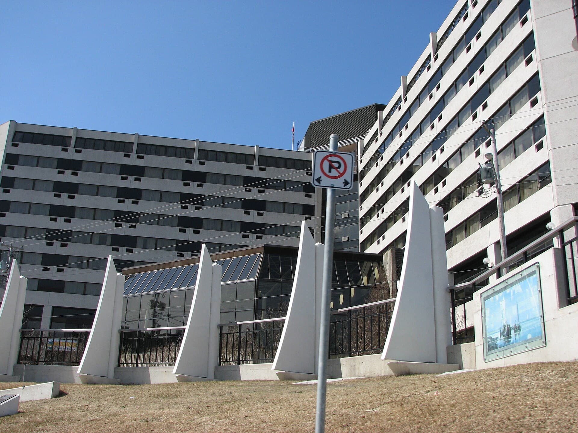 Sheraton Hotel Newfoundland (via Wikimedia Commons, Public domain)