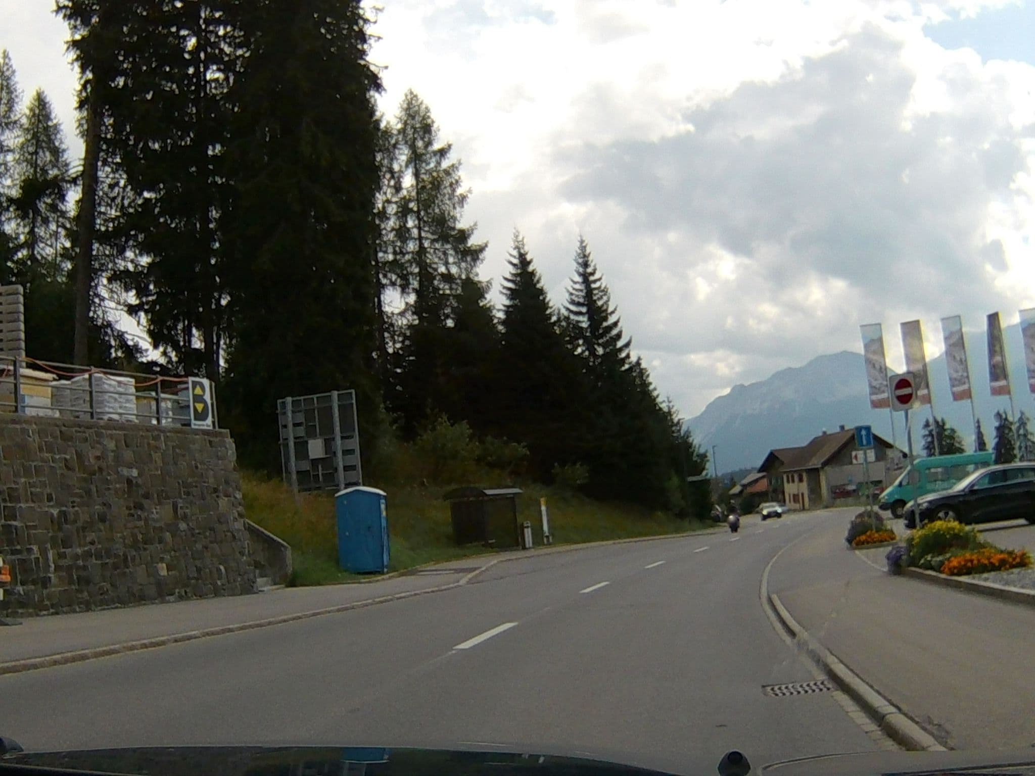 Street view near Chesa Gravas, Lenzerheide — © endszbrxns (CC BY-SA · Mapillary)
