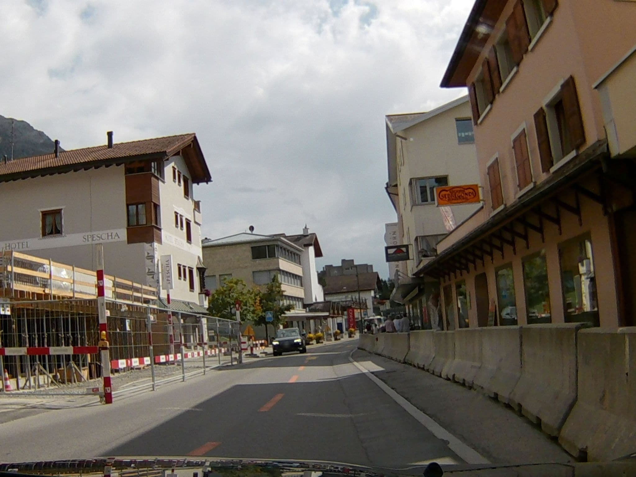 Street view near Hotel Rätia, Lenzerheide — © endszbrxns (CC BY-SA · Mapillary)