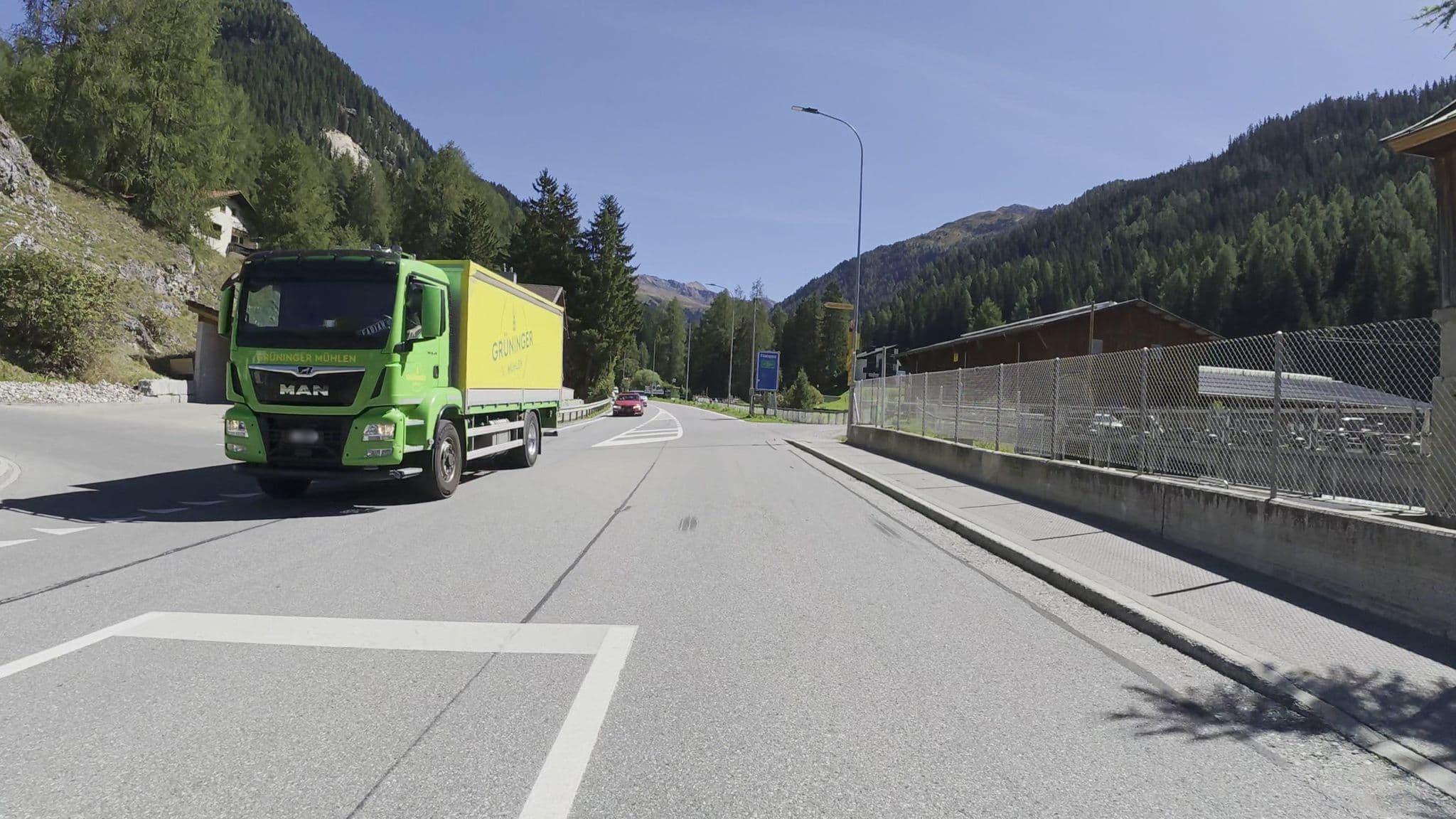 Street view near Alpenpension Stilli, Davos — © Guzzi_Franze (CC BY-SA · Mapillary)