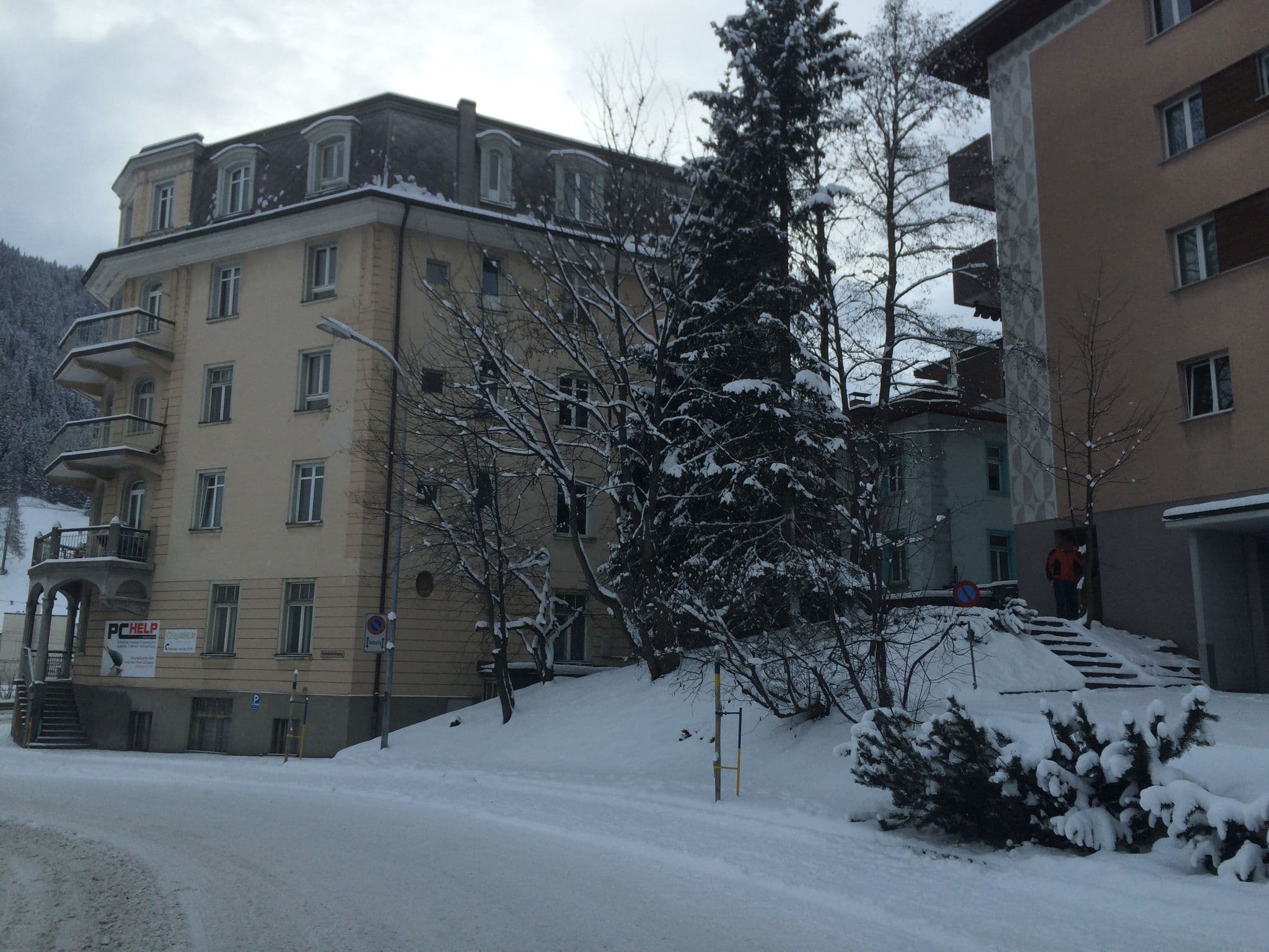 Street view near Bergblick 35, Davos — © jesolem (CC BY-SA · Mapillary)