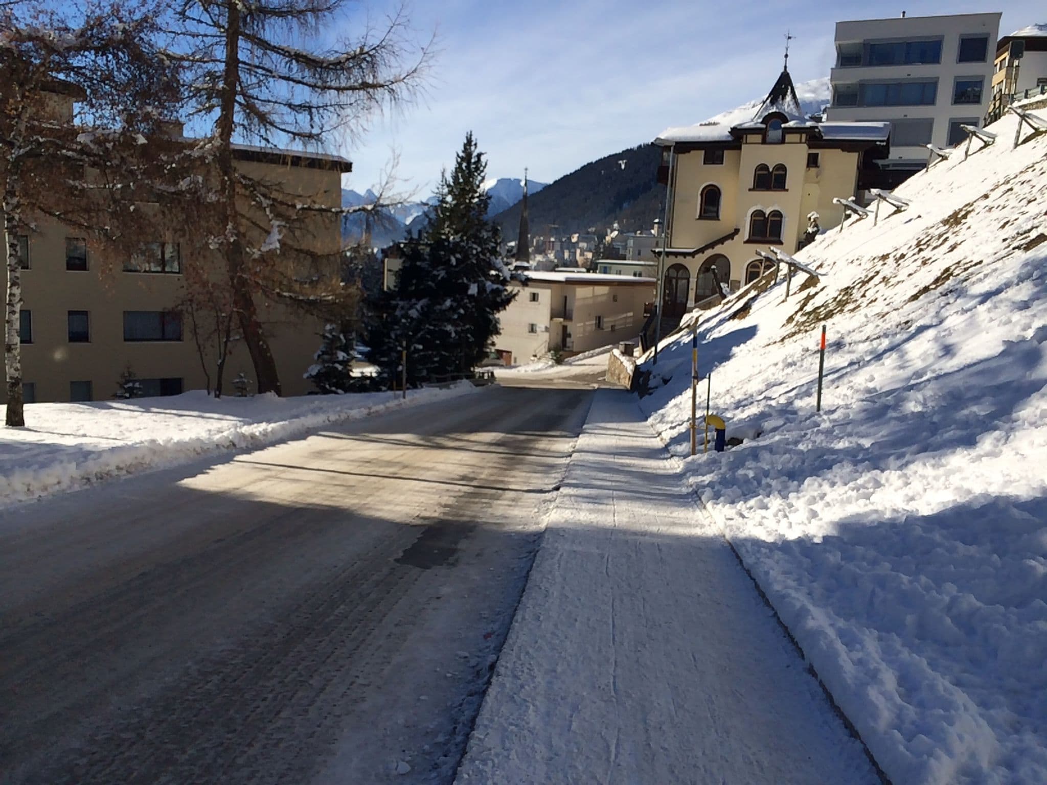 Street view near Scarlett Chalets, Davos — © jesolem (CC BY-SA · Mapillary)
