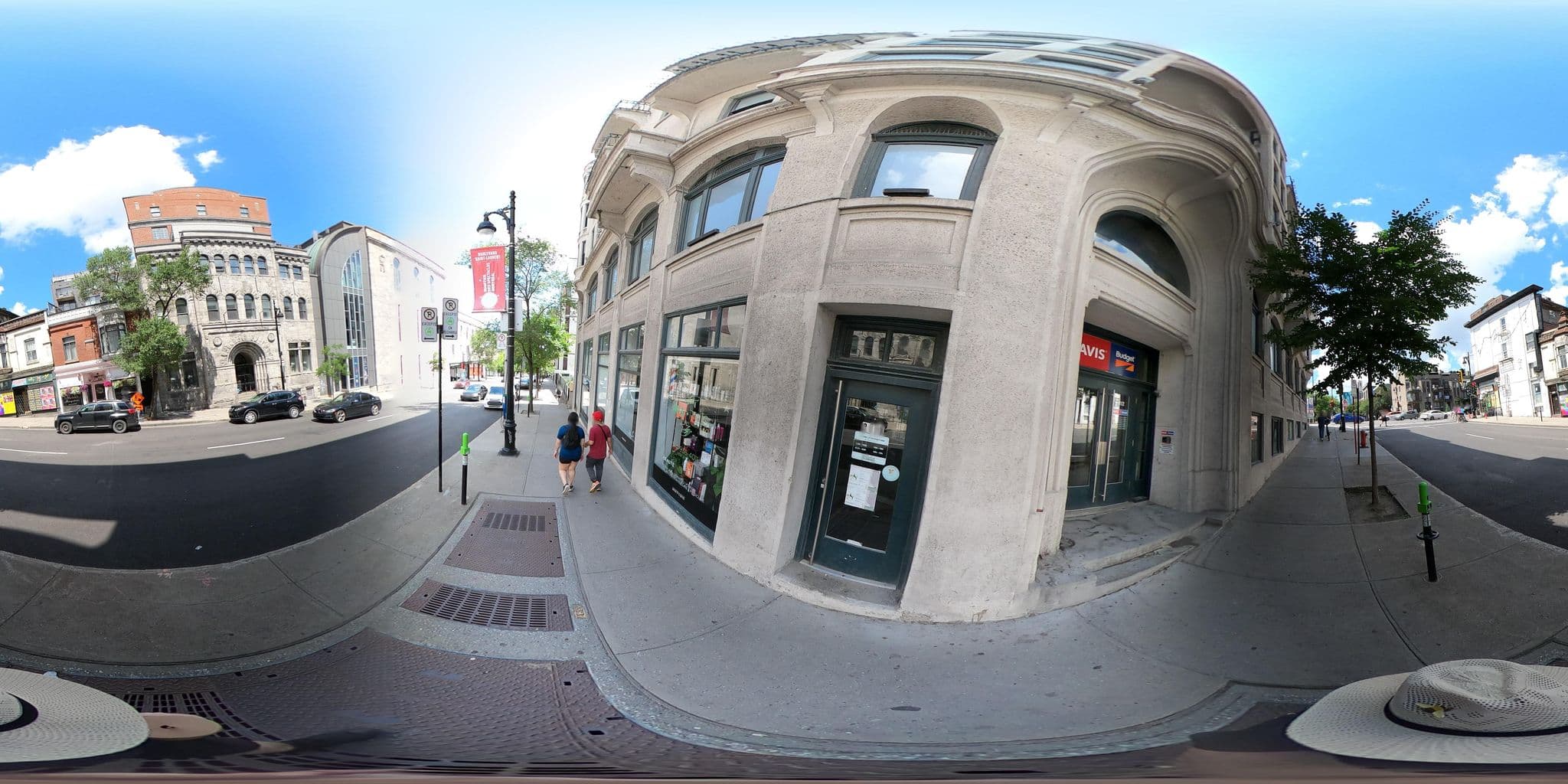 Street view near Hotel 10, Milton-Parc — © une_abeille (CC BY-SA · Mapillary)