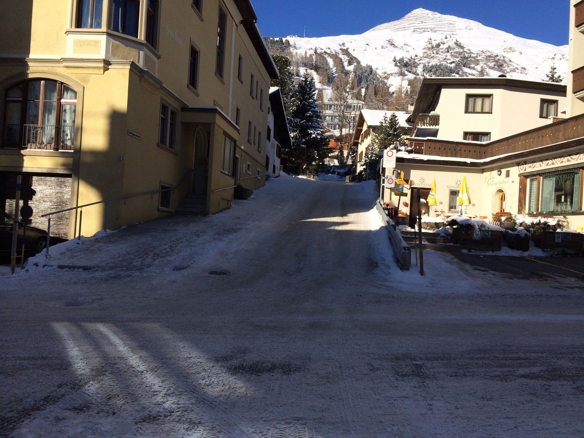 Street view near Zum alten Rössli, Davos — © jesolem (CC BY-SA · Mapillary)