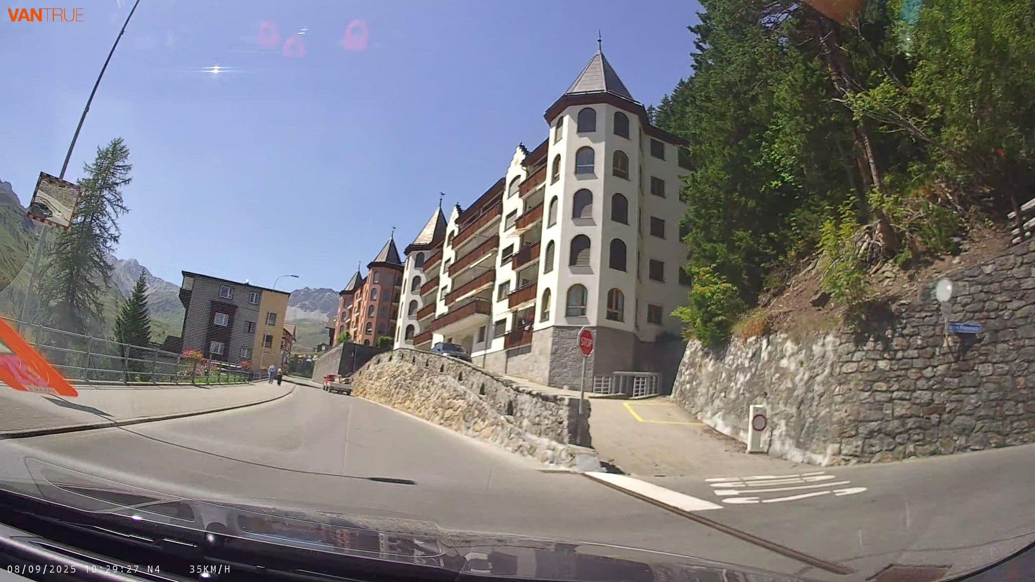 Street view near Hotel Bellevue, Arosa — © fcignat (CC BY-SA · Mapillary)