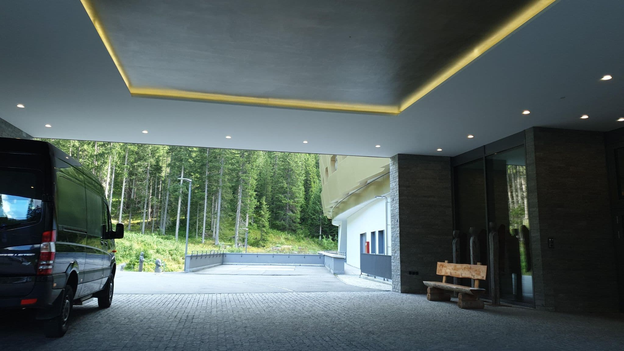 Street view near InterContinental Davos, Davos — © jopparn (CC BY-SA · Mapillary)
