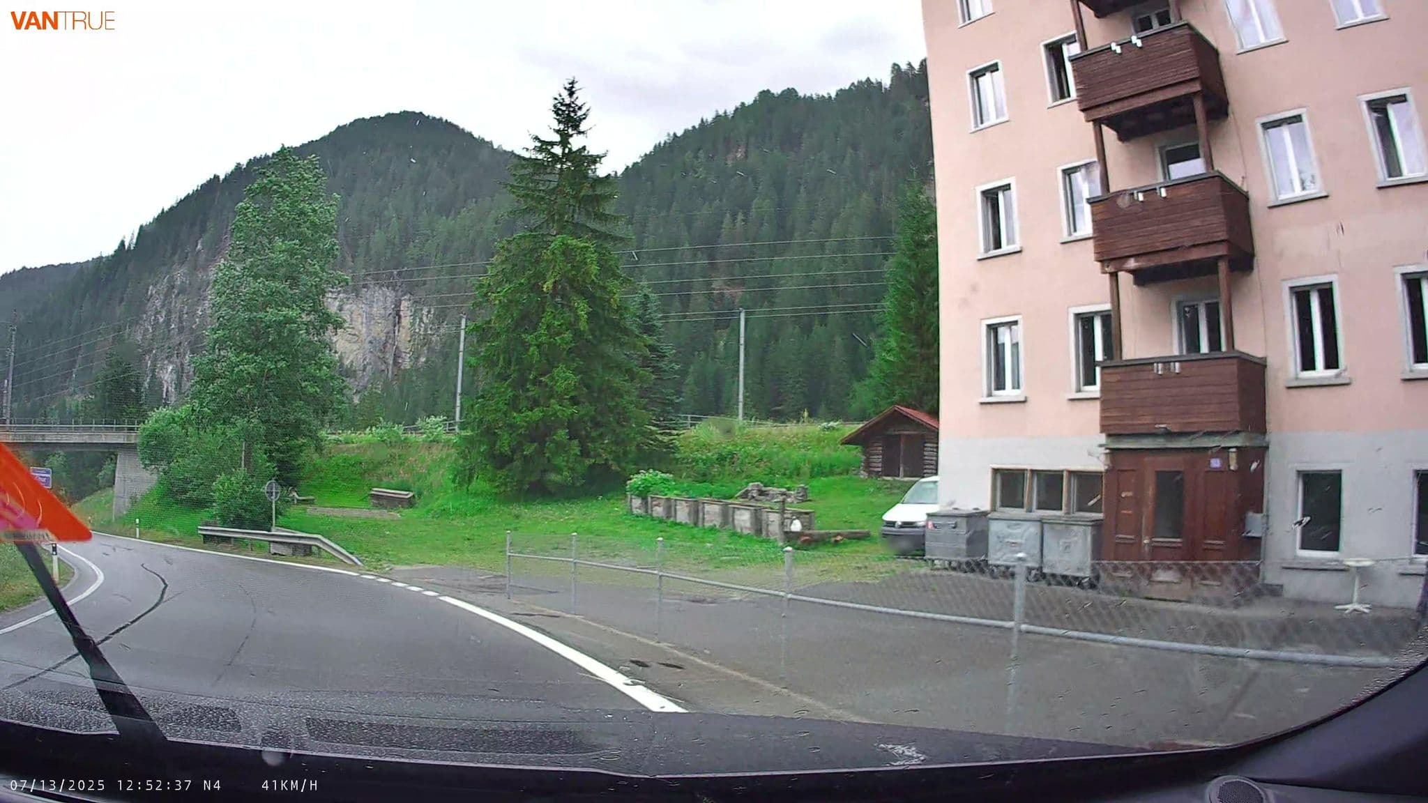 Street view near Ferienhaus Val bella, Roger Waldmeier, Arosa — © fcignat (CC BY-SA · Mapillary)