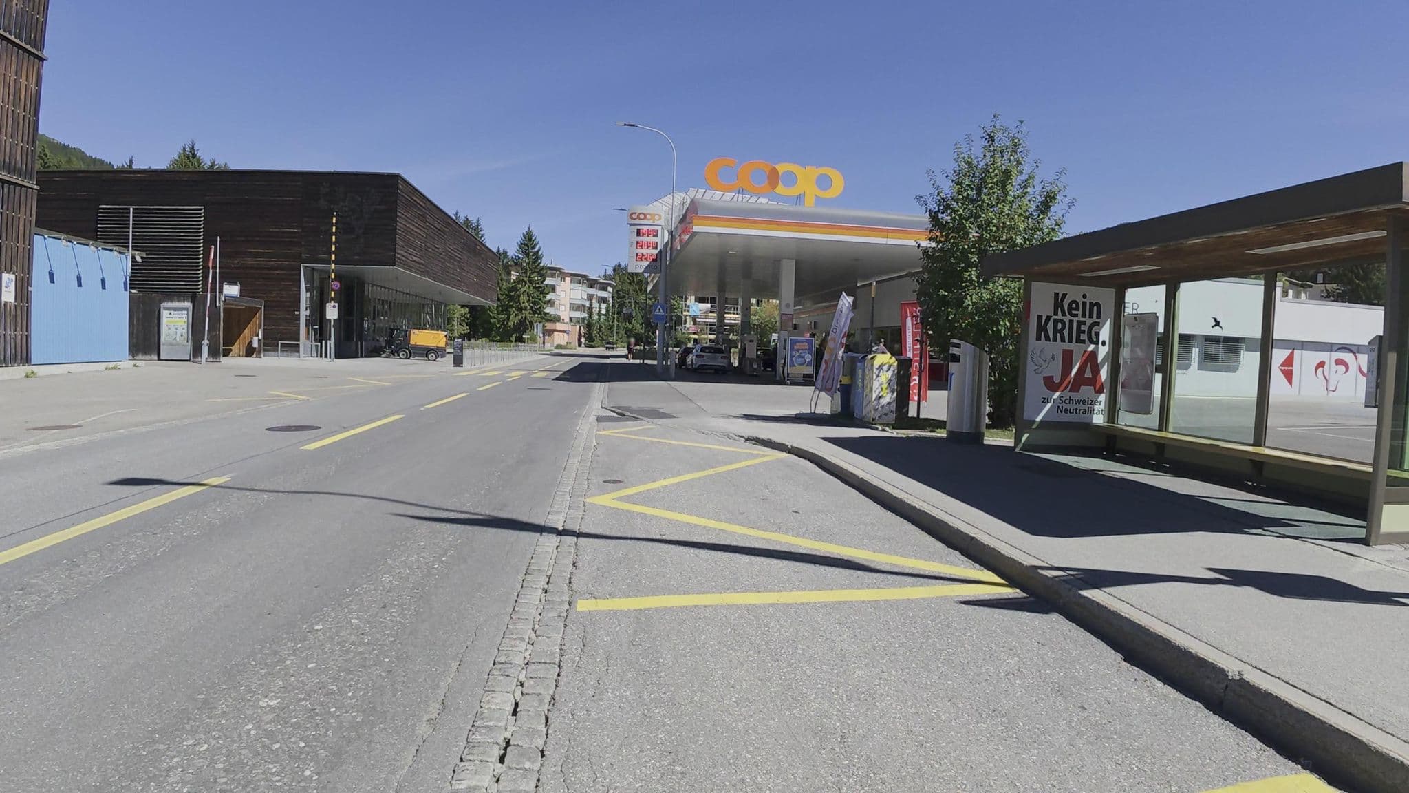 Street view near Sportzentrum Time-out, Davos — © Guzzi_Franze (CC BY-SA · Mapillary)