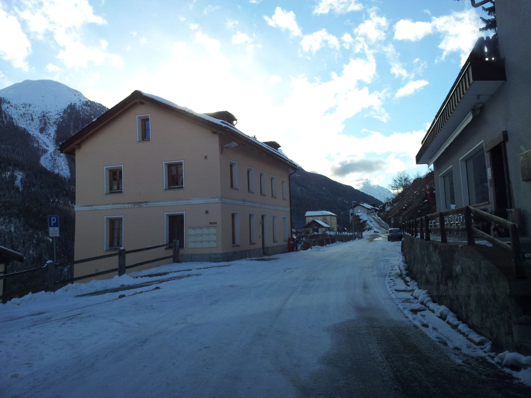 Street view near Schorta's Alvetern, Scuol — © sp8962de (CC BY-SA · Mapillary)