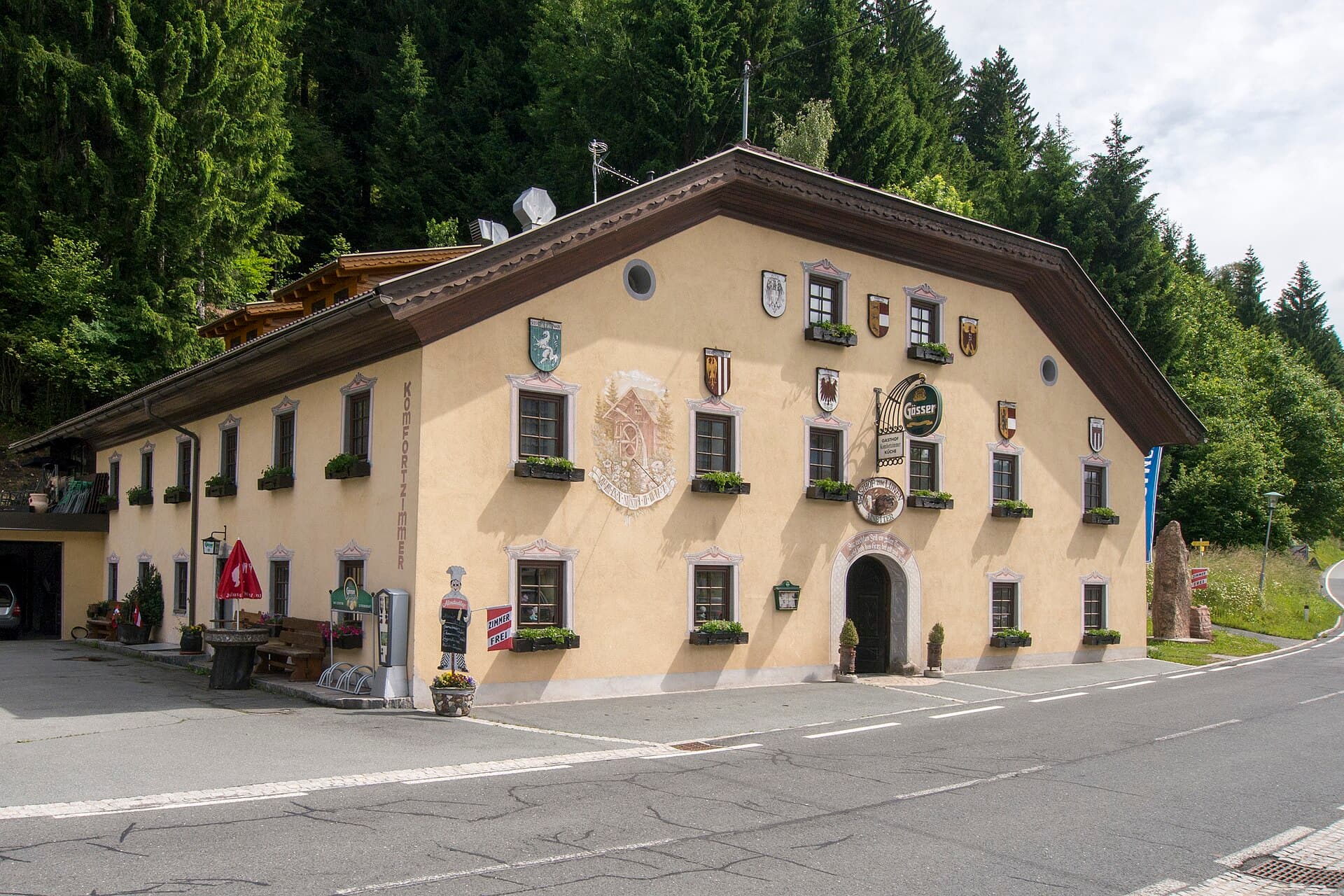 Gasthof zum Löwen (via Wikimedia Commons, CC BY-SA 4.0)