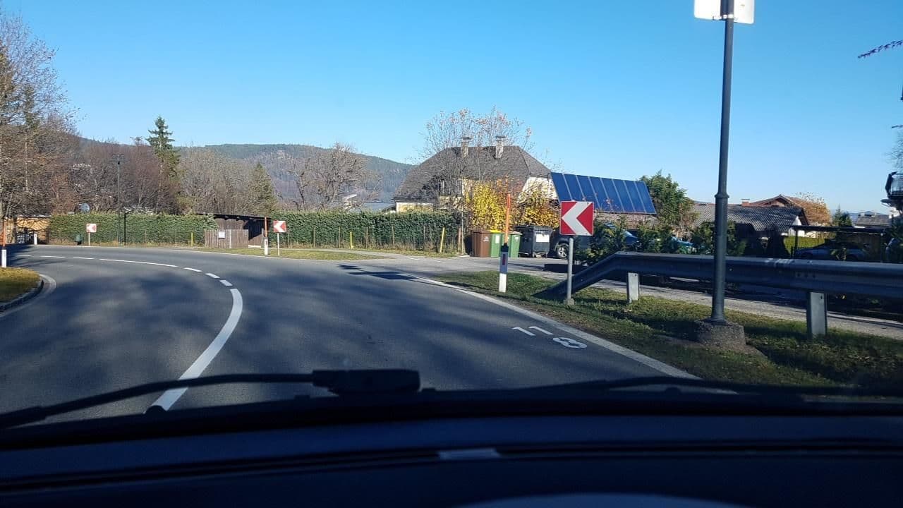 Street view near Hirschen Camp, Velden am Wörther See — © mik007 (CC BY-SA · Mapillary)