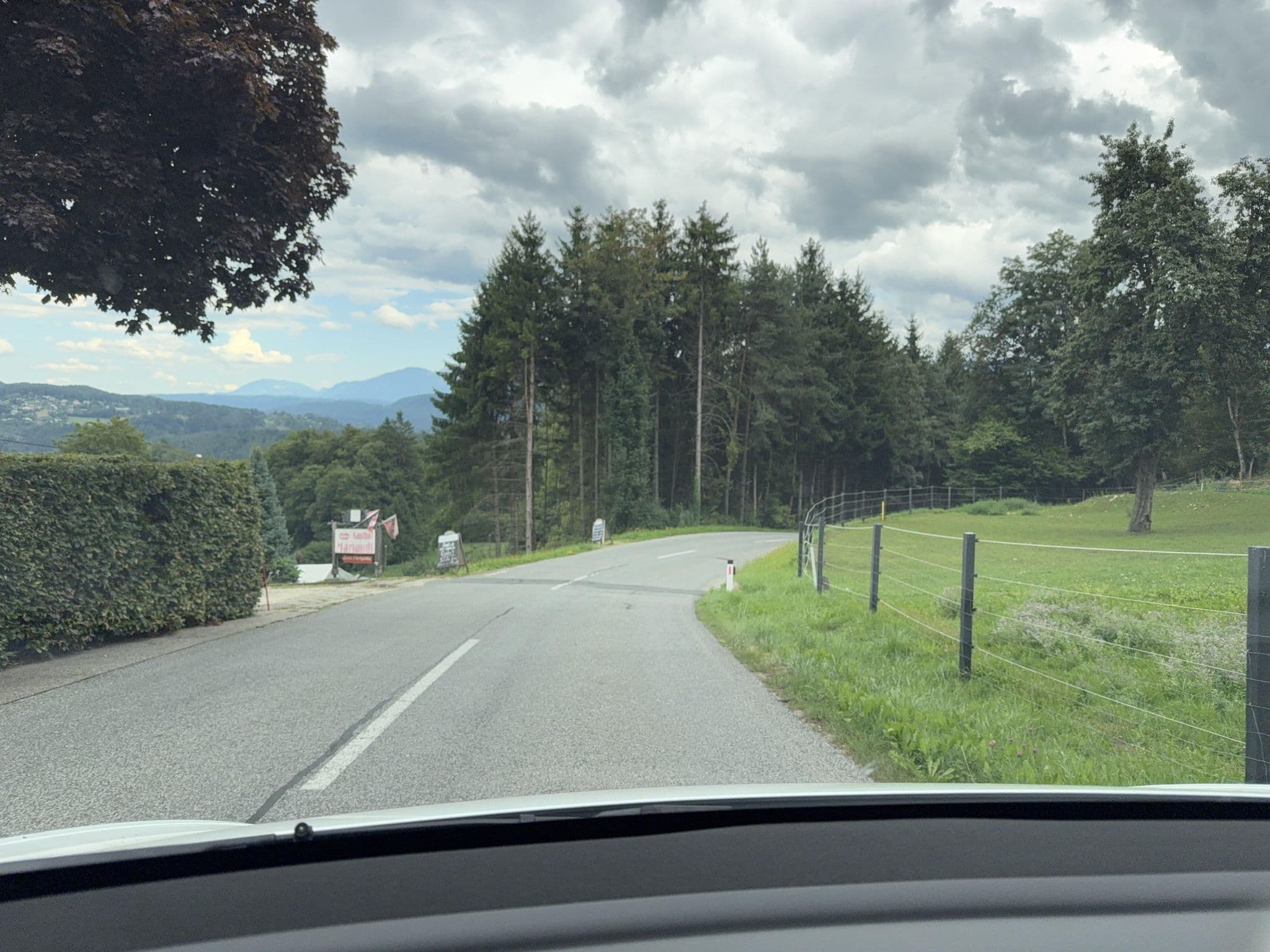 Street view near Gasthaus Mariandl, Pörtschach am Wörthersee — © ottor (CC BY-SA · Mapillary)