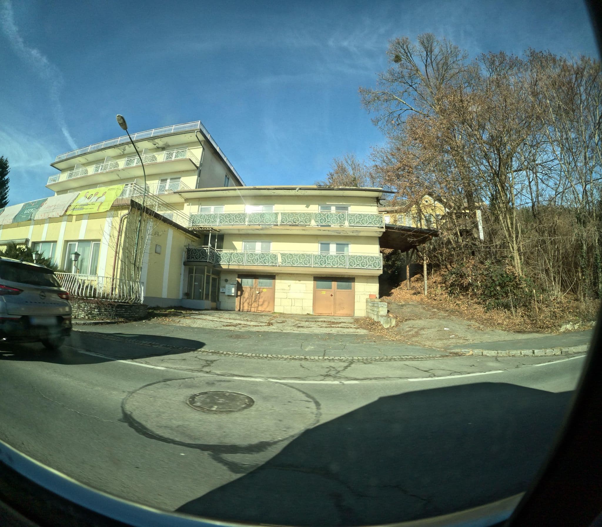 Street view near Hotel Kärntnerhof, Krumpendorf — © erias (CC BY-SA · Mapillary)