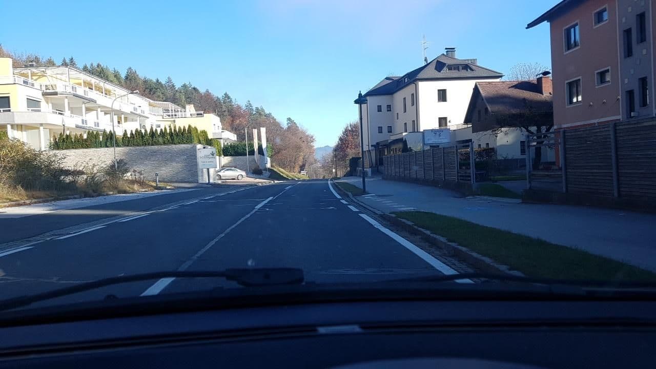 Street view near Rooms 73 - Inh. Helga Bartos, Pörtschach am Wörthersee — © mik007 (CC BY-SA · Mapillary)