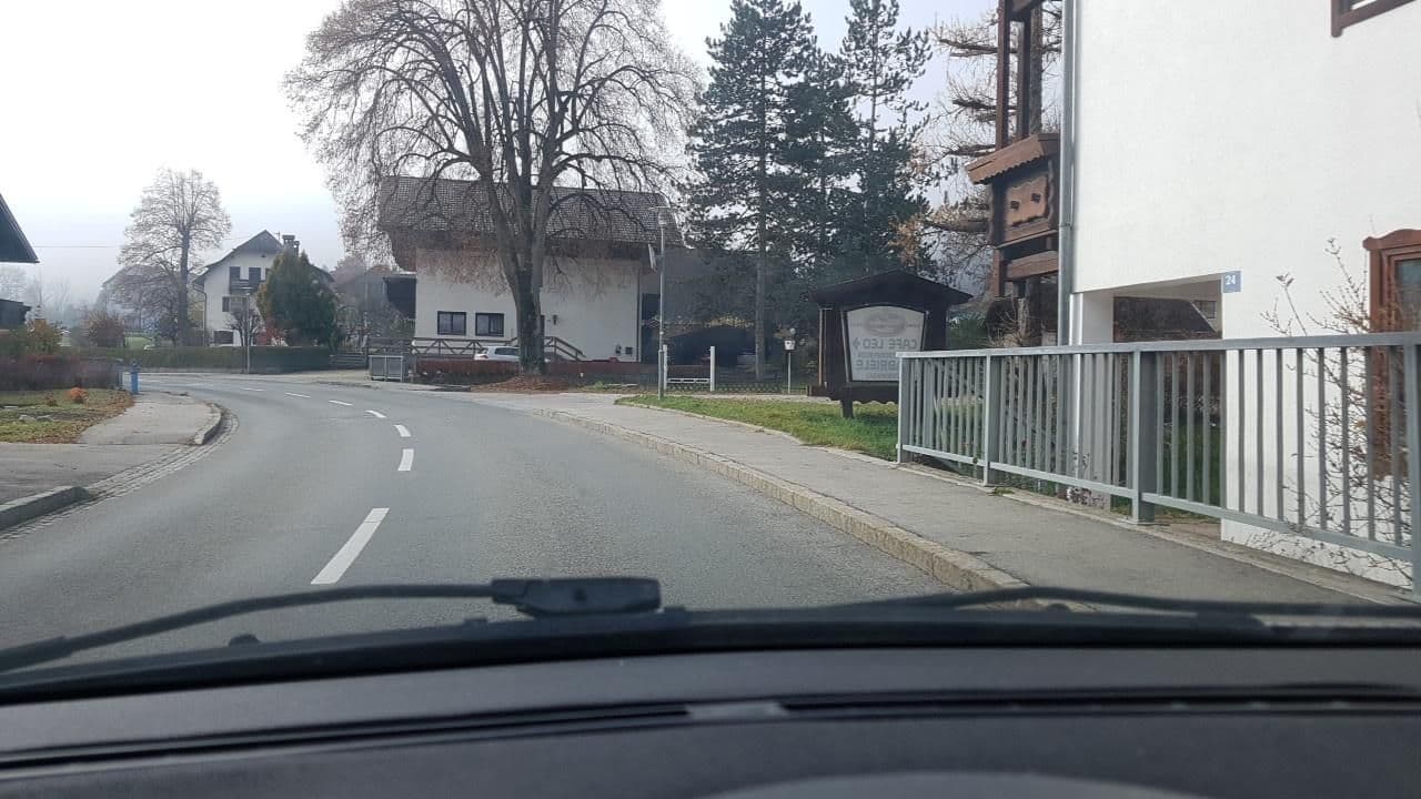 Street view near Pension Gabriele, Krumpendorf — © mik007 (CC BY-SA · Mapillary)