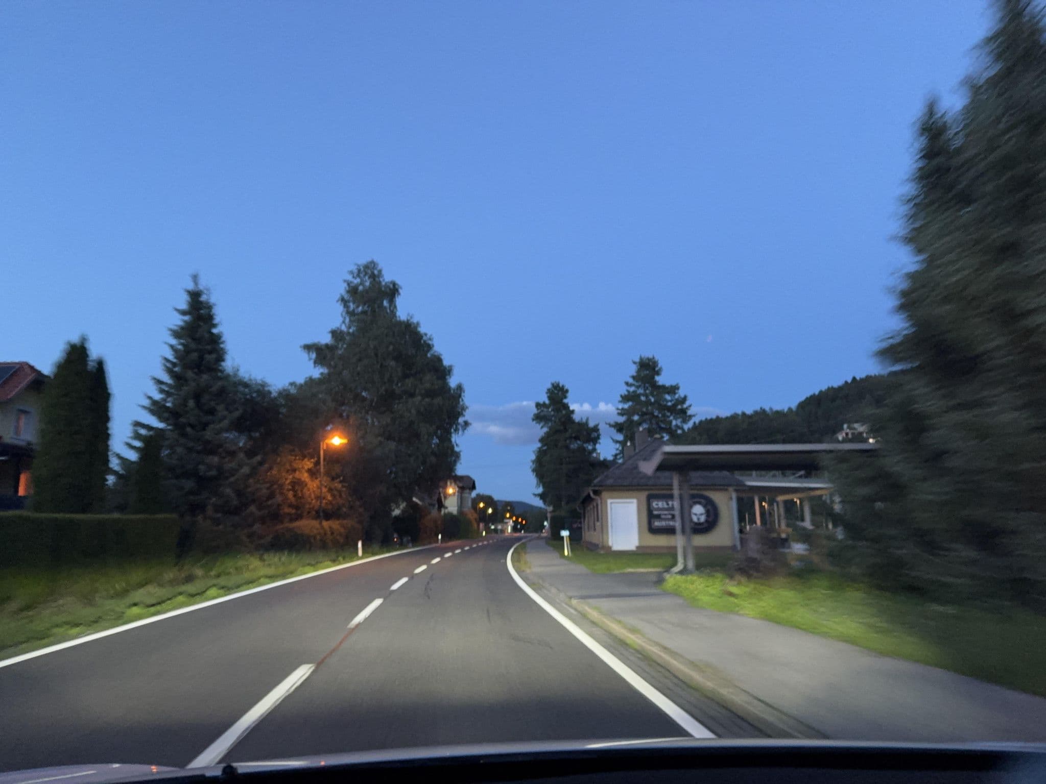 Street view near Kunterbunt Seehaus, Faak am See — © ottor (CC BY-SA · Mapillary)