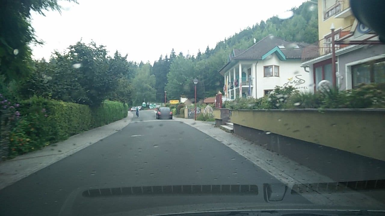 Street view near Strandhotel Seeblick, Kühnsdorf — © bellazambo (CC BY-SA · Mapillary)