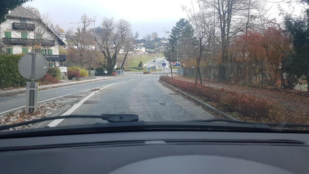Street view near Gasthof Brückler, Krumpendorf — © mik007 (CC BY-SA · Mapillary)