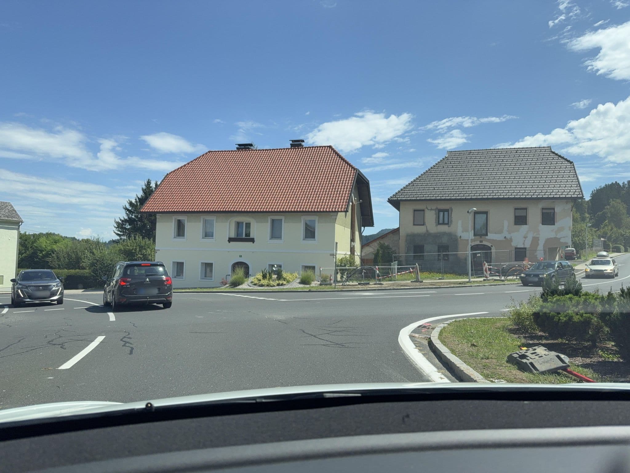 Street view near Saueregger Harald u Sabine, Velden am Wörther See — © ottor (CC BY-SA · Mapillary)