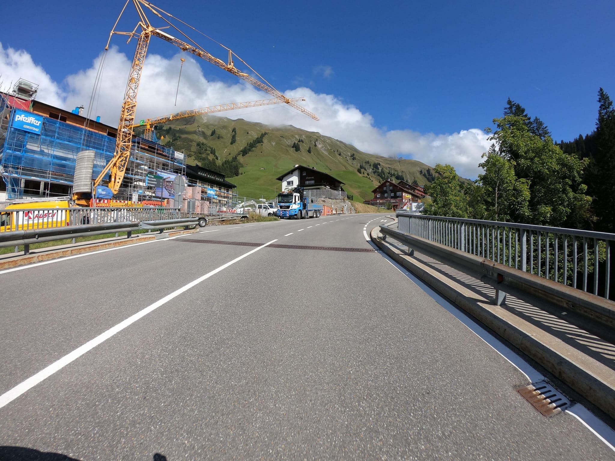 Street view near DoubleTree by Hilton Arlberg, Lech — © joostjakob (CC BY-SA · Mapillary)