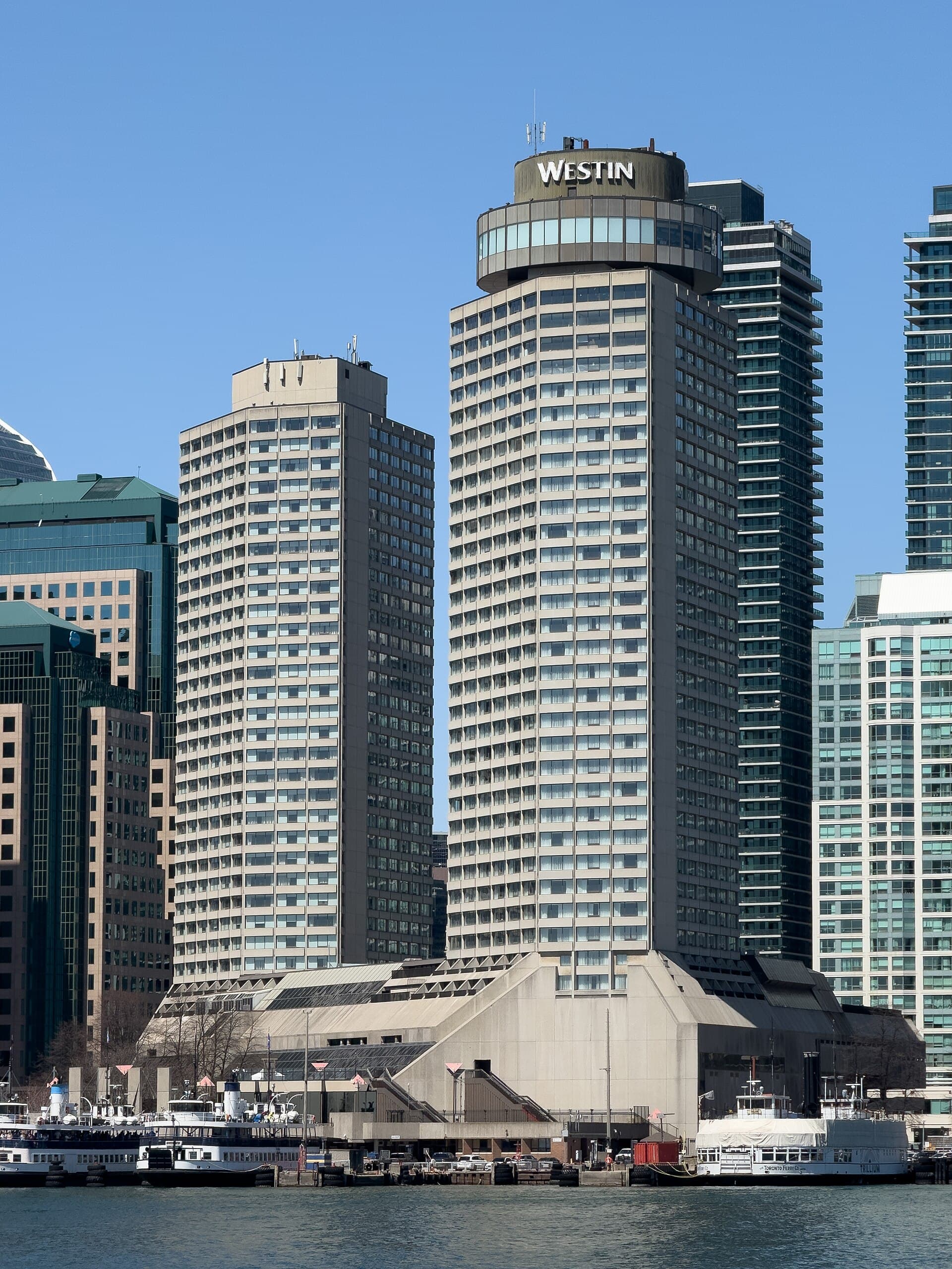 Westin Harbour Castle (via Wikimedia Commons, CC BY-SA 4.0)