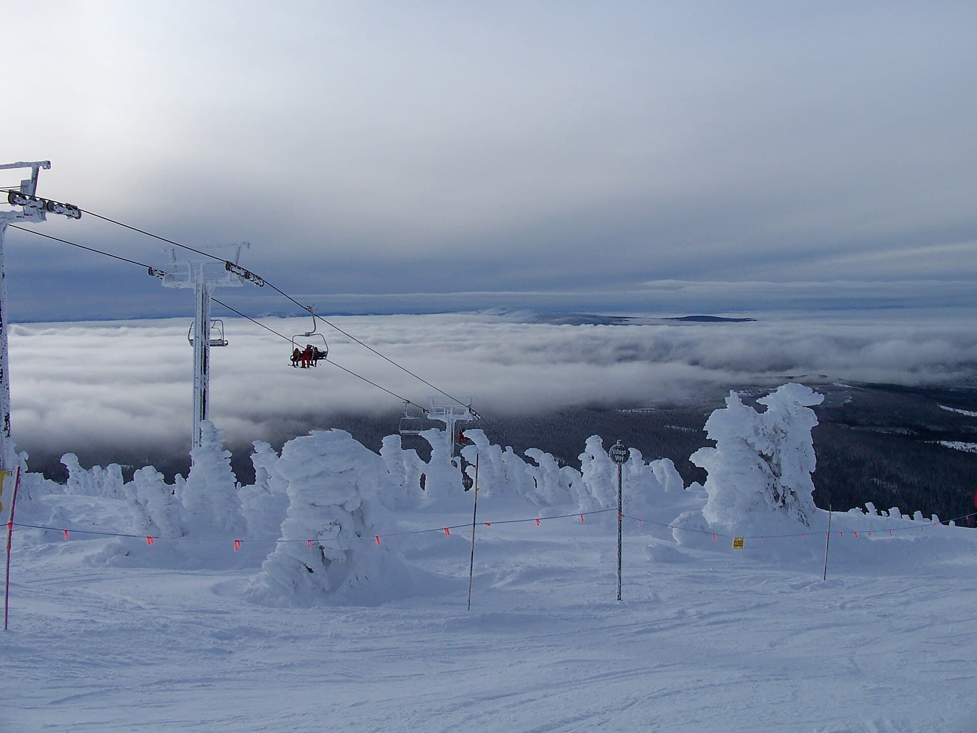 Chateau Big White (via Wikimedia Commons, CC BY-SA 3.0)