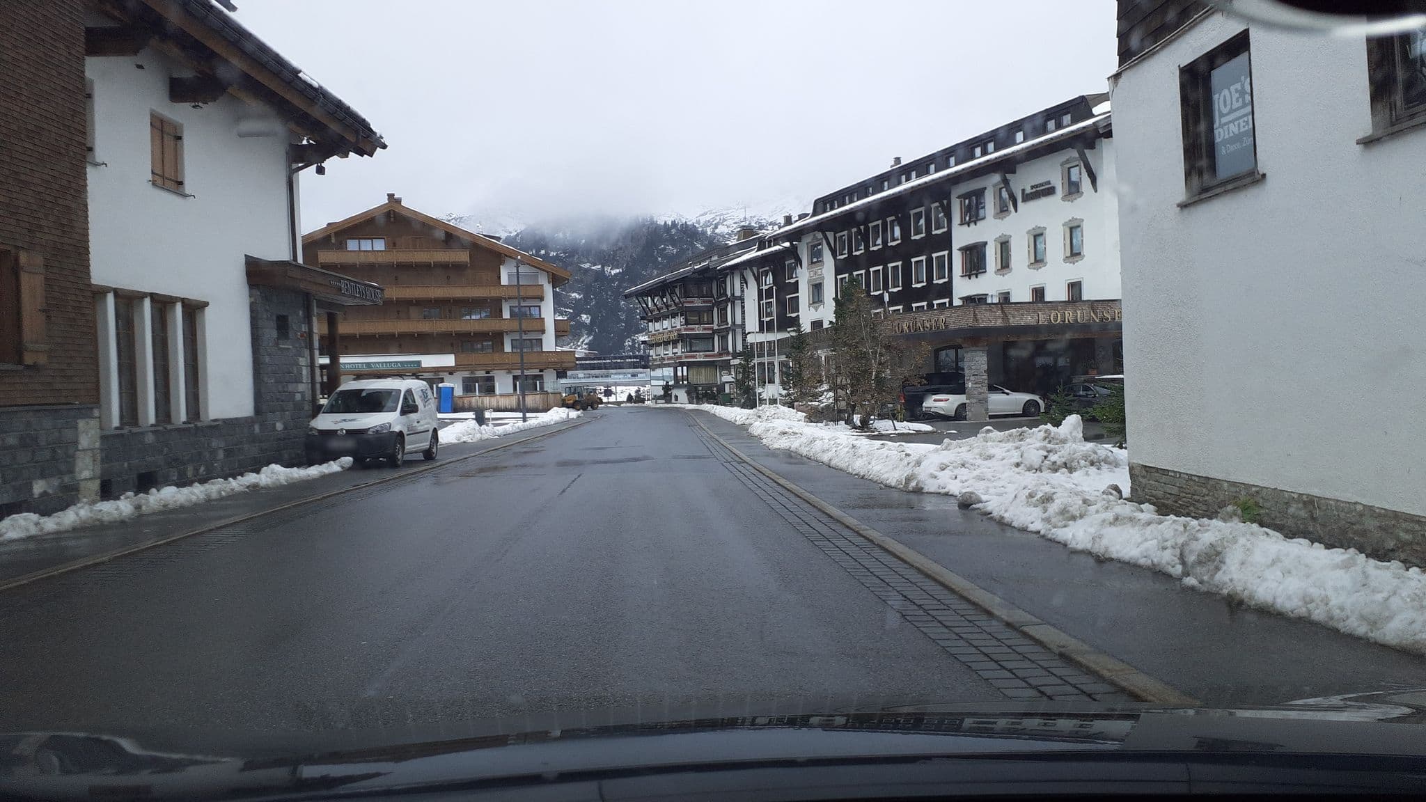 Street view near Hotel Haus Mathies, Lech — © brokuli86 (CC BY-SA · Mapillary)