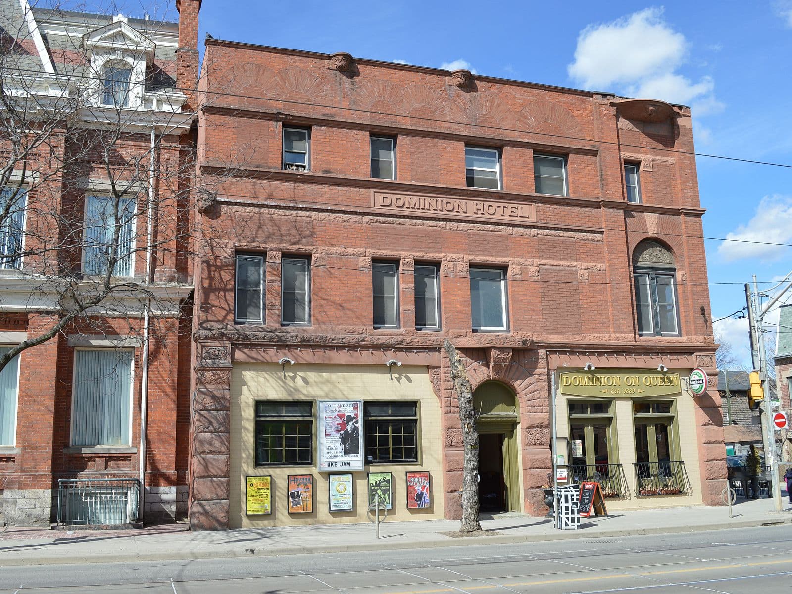 Dominion Hotel (via Wikimedia Commons, CC BY-SA 3.0)