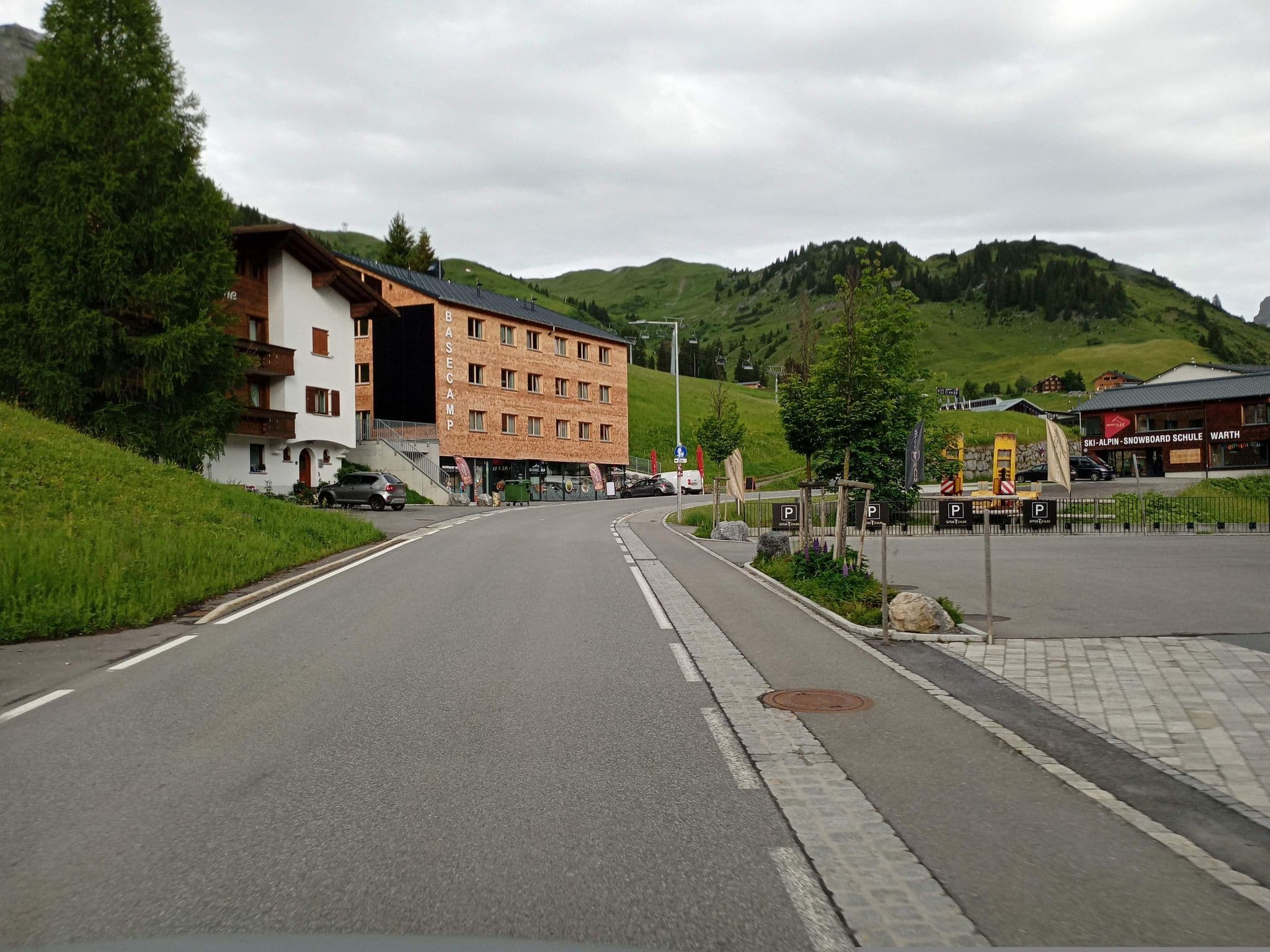Street view near Boutique Hotel Lechtalerhof, Lech — © atze02 (CC BY-SA · Mapillary)