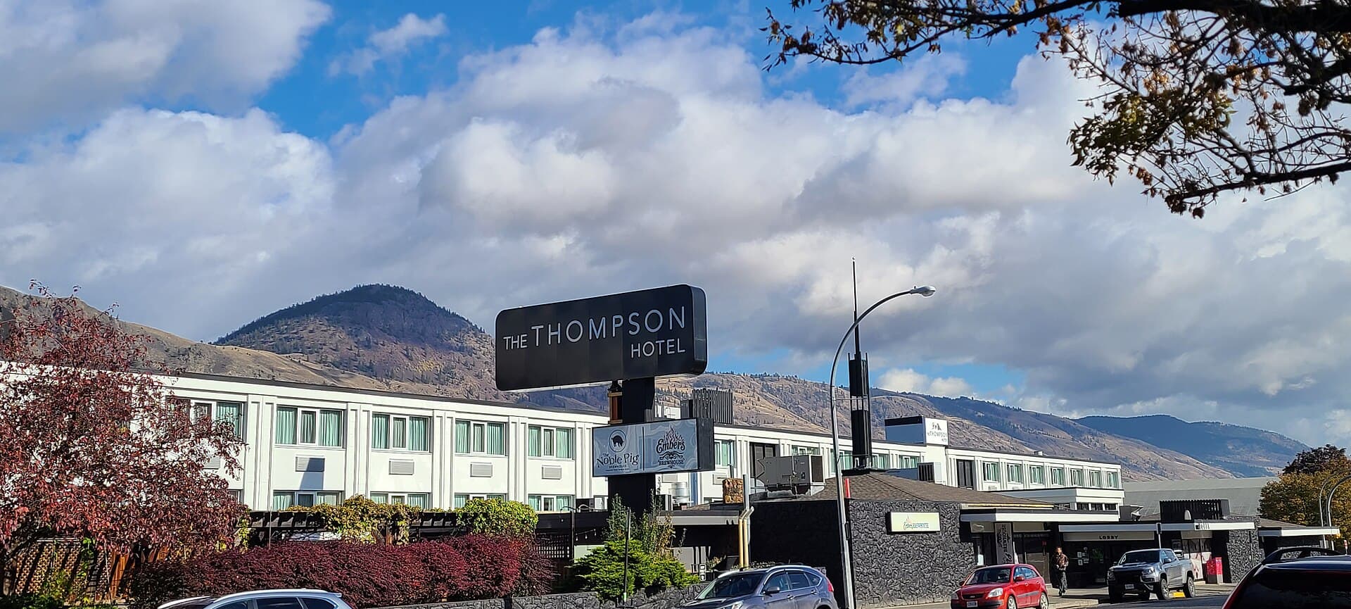 The Thompson Hotel (via Wikimedia Commons, CC BY-SA 3.0)