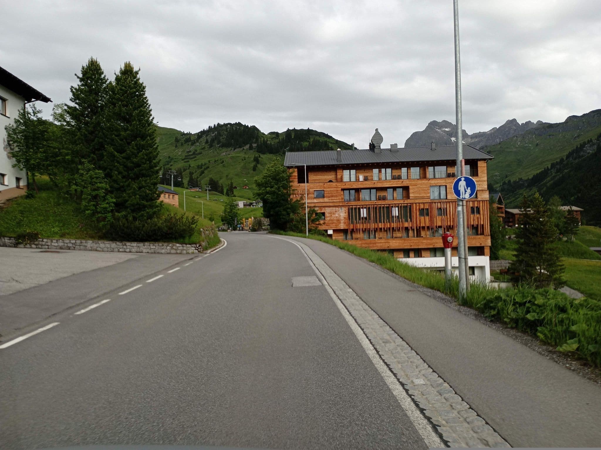 Street view near [berg:doktr] Appartements, Lech — © atze02 (CC BY-SA · Mapillary)