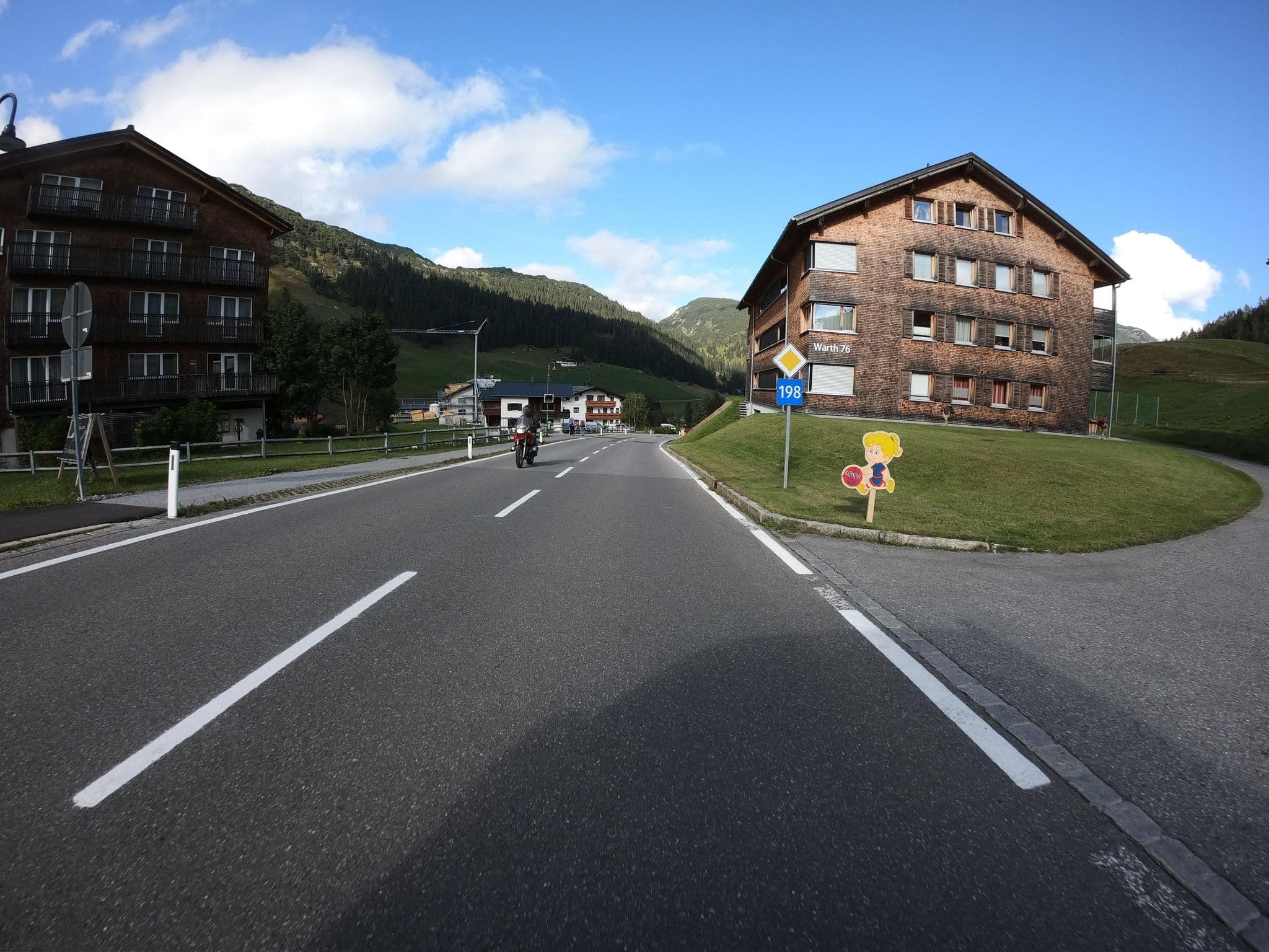 Street view near Alpenappartement Bergkönig, Lech — © joostjakob (CC BY-SA · Mapillary)