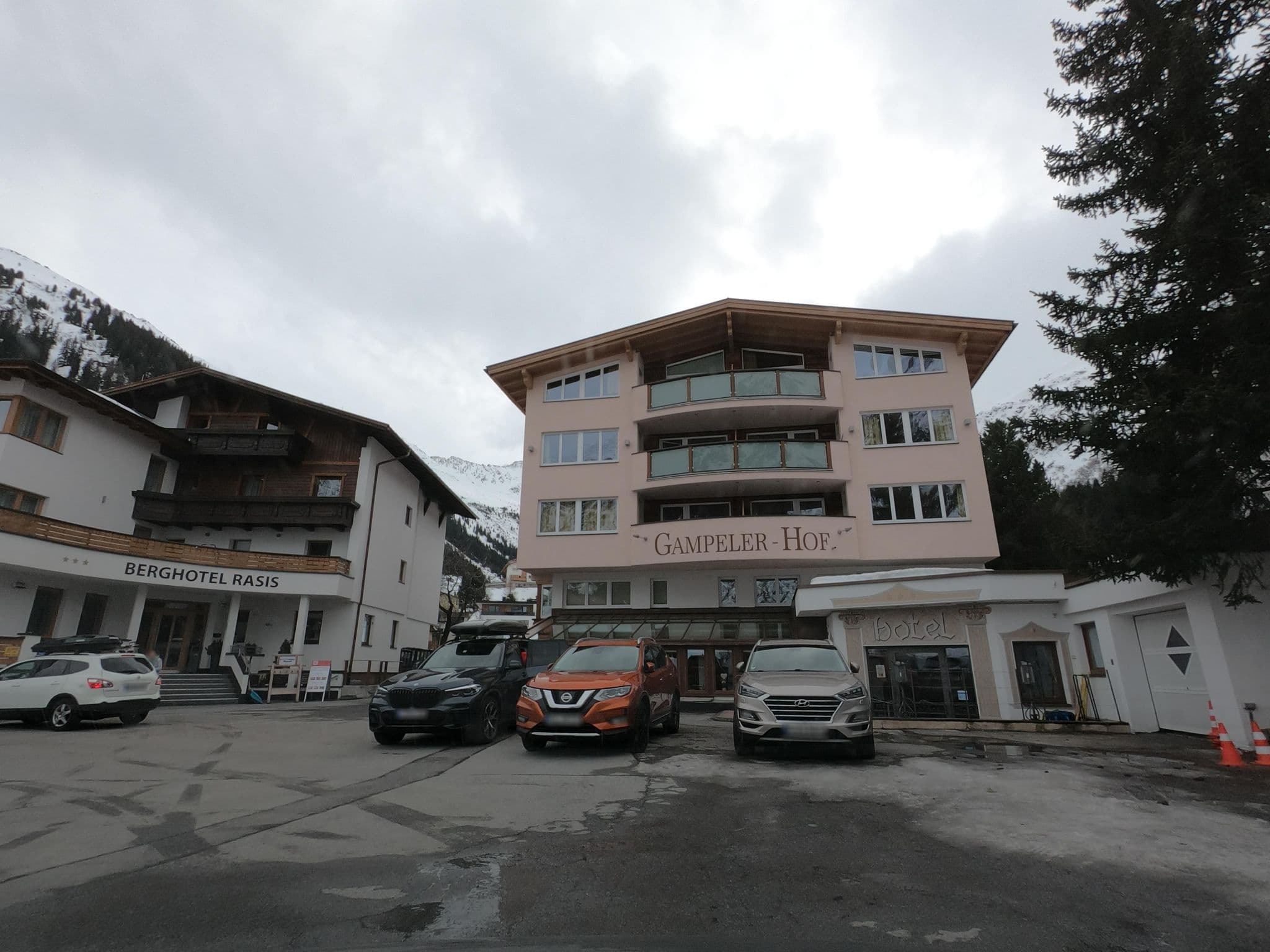 Street view near Pension Gampelerhof, Ischgl — © frhh211 (CC BY-SA · Mapillary)