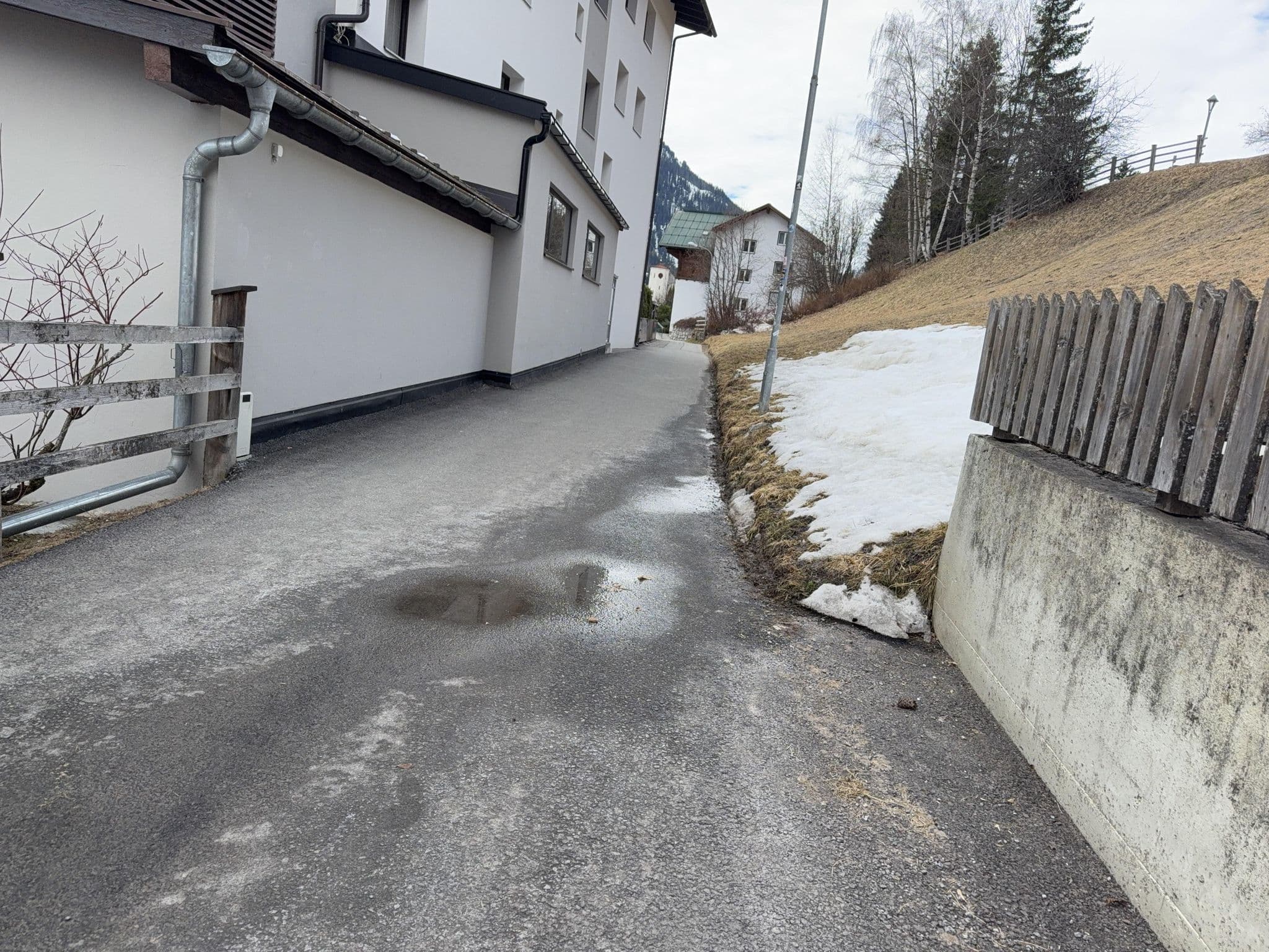 Street view near Goldenes Kreuz, St Anton am Arlberg — © RSTQ (CC BY-SA · Mapillary)