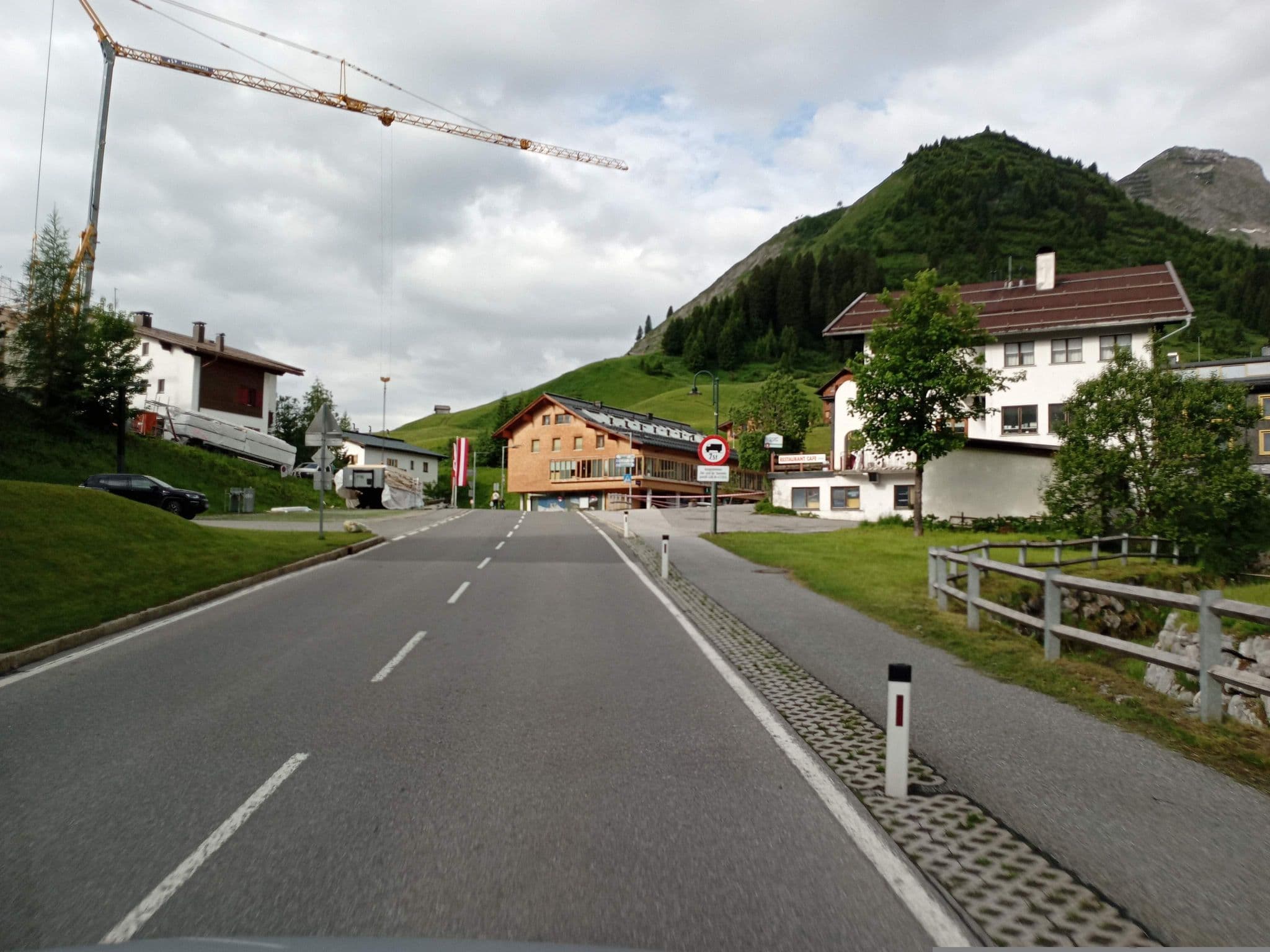 Street view near Alpin Hotel - Warth, Lech — © atze02 (CC BY-SA · Mapillary)