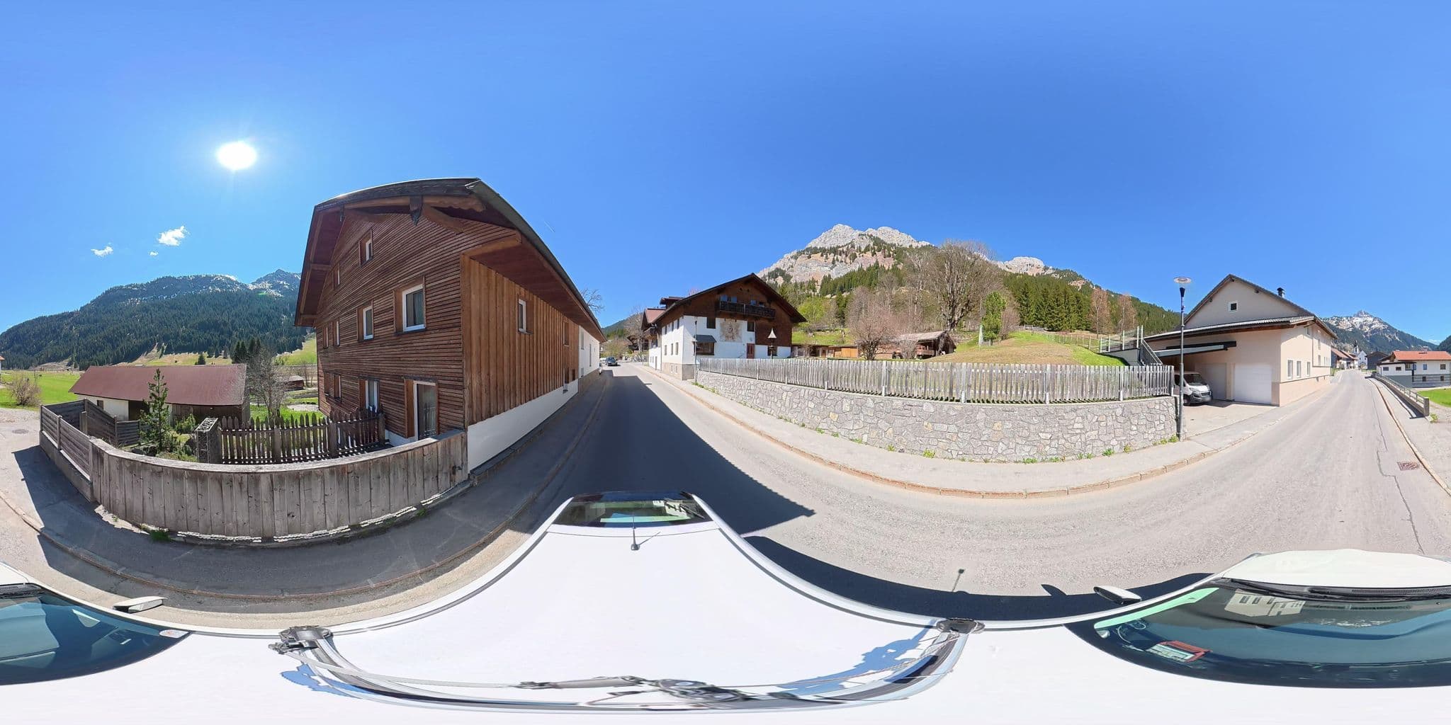 Street view near Hotel Berghof, Weissenbach am Lech — © osmplus_org (CC BY-SA · Mapillary)
