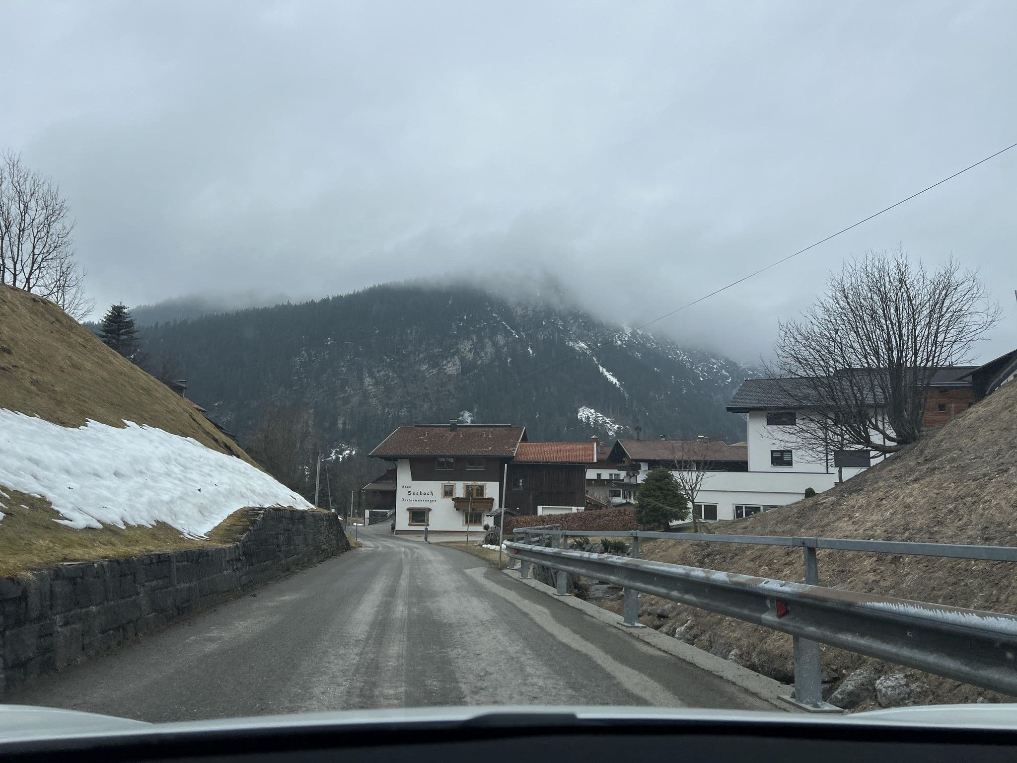 Street view near Pension Jägerheim, Weissenbach am Lech — © ottor (CC BY-SA · Mapillary)