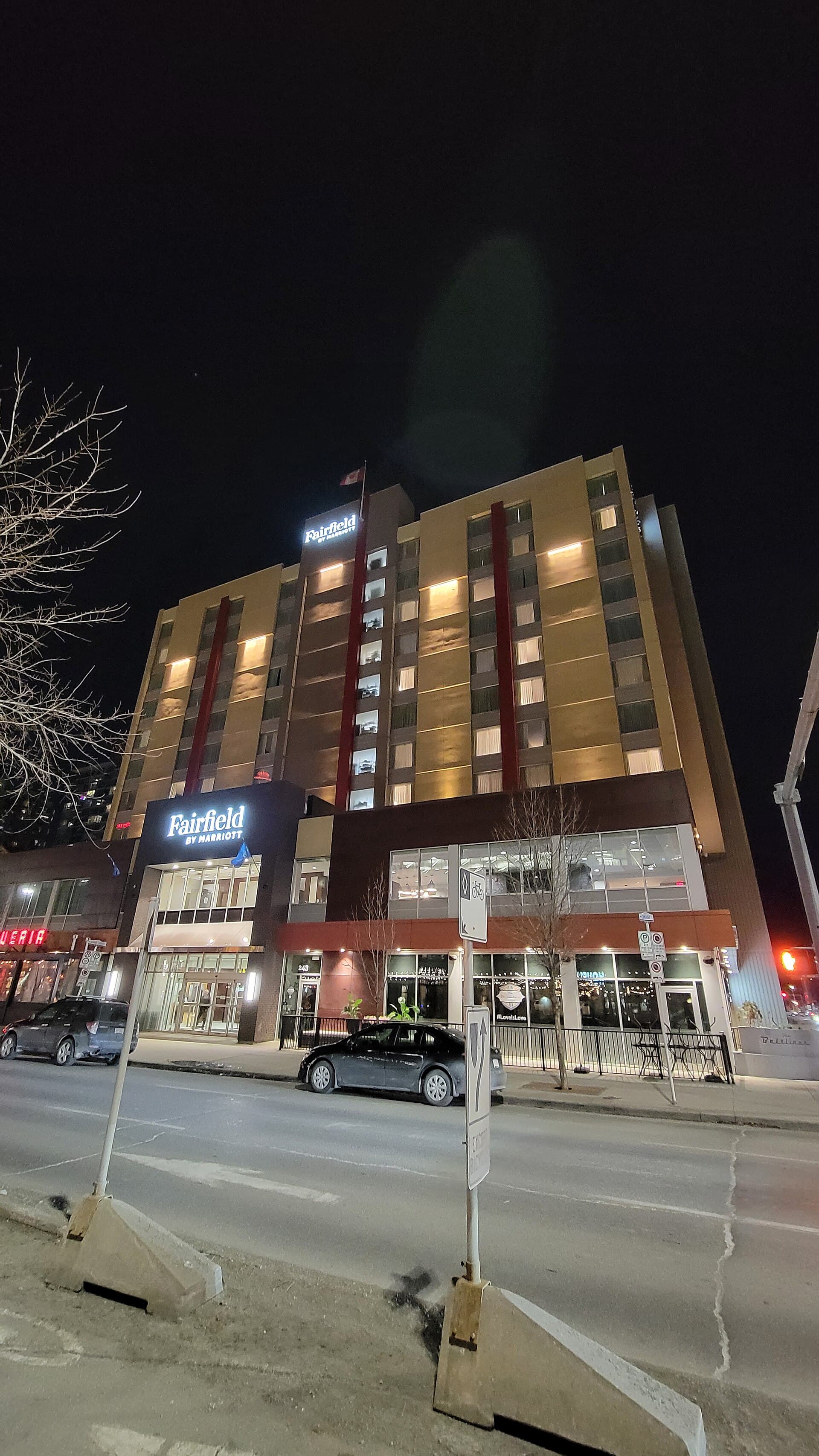 Fairfield Inn & Suites Calgary Downtown (via Wikimedia Commons, CC BY-SA 3.0)