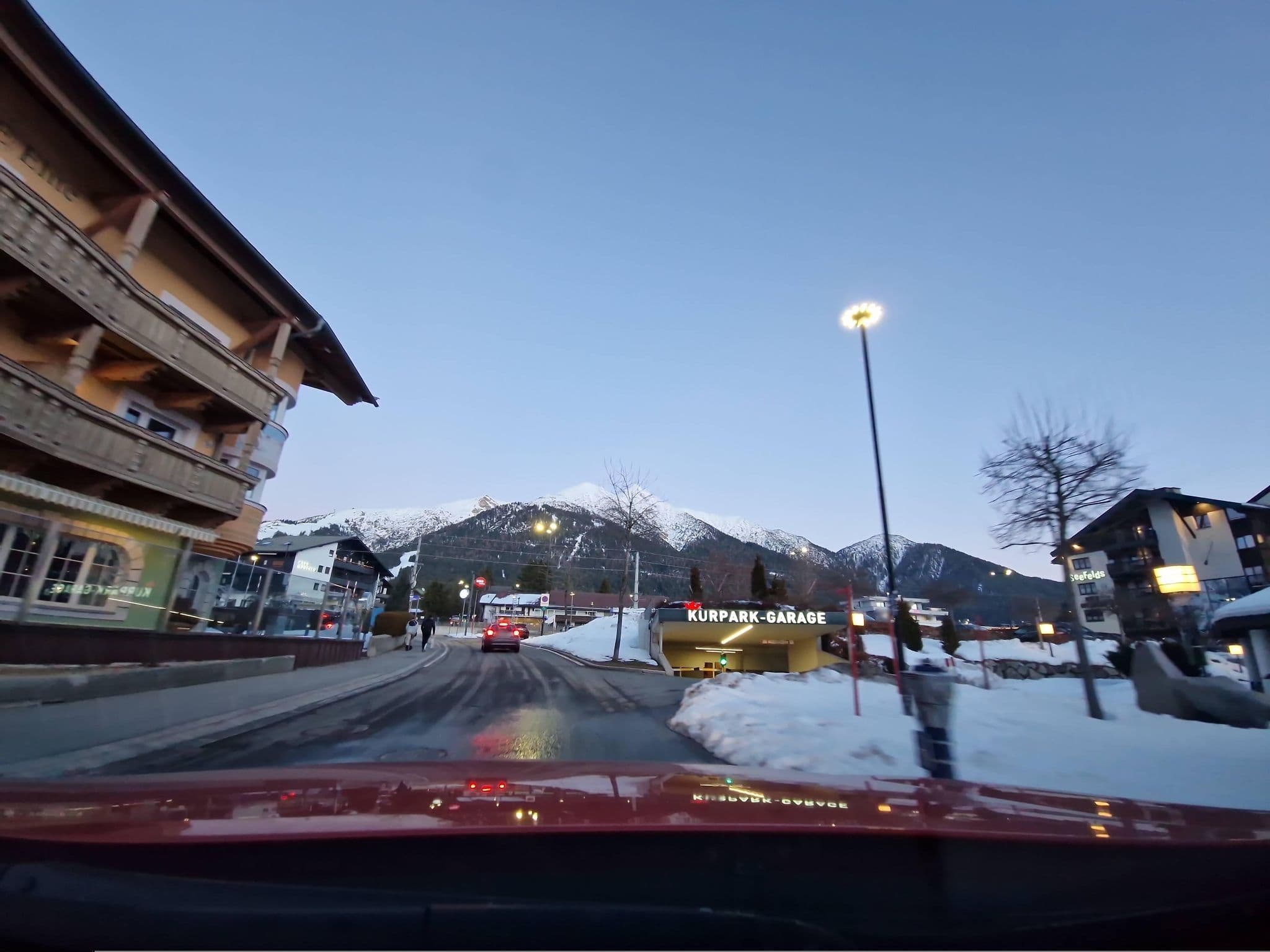 Street view near Sonnenhof, Seefeld in Tirol — © mcliquid (CC BY-SA · Mapillary)