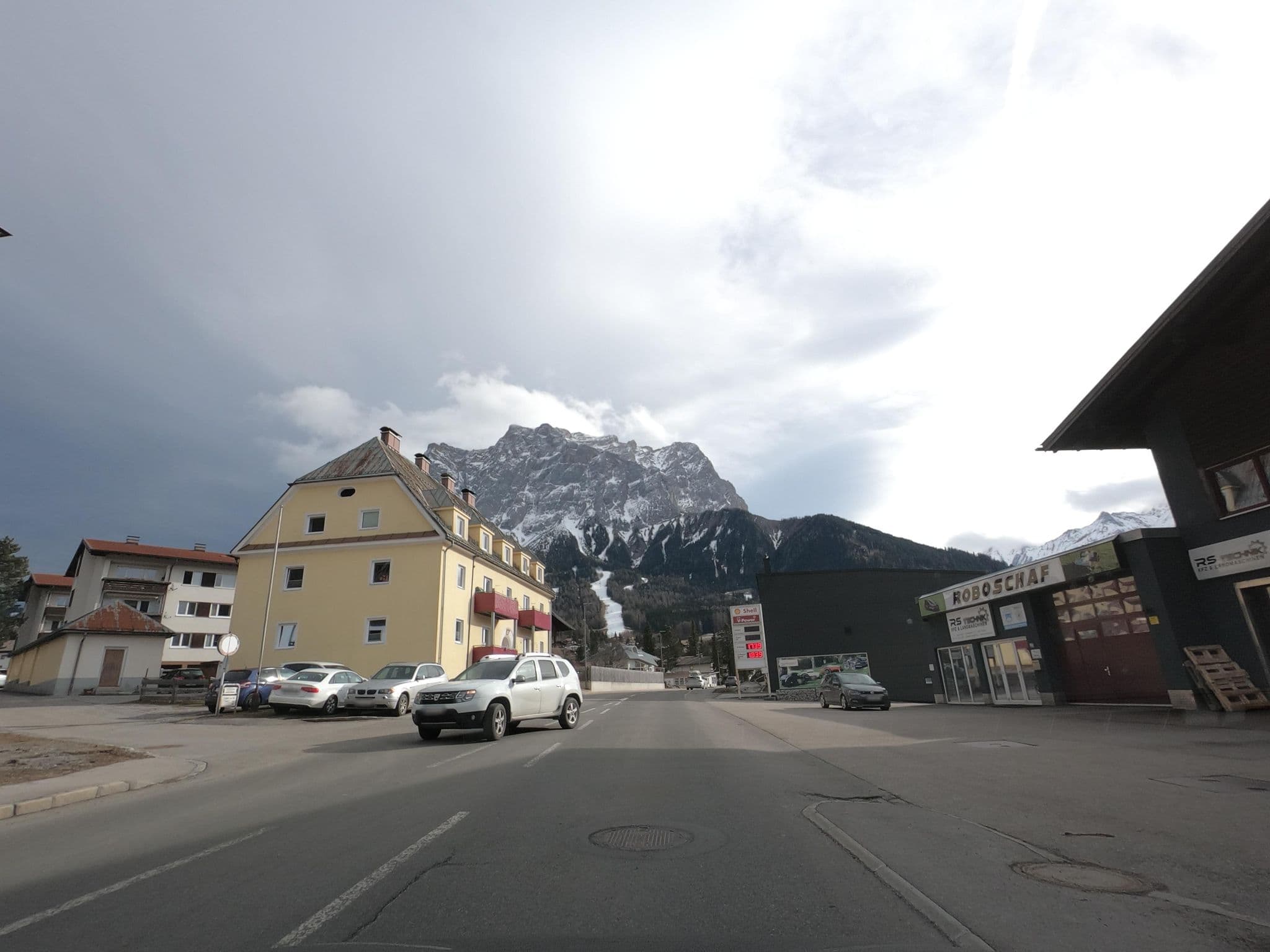 Street view near Haus am Viadukt, Ehrwald — © frhh211 (CC BY-SA · Mapillary)