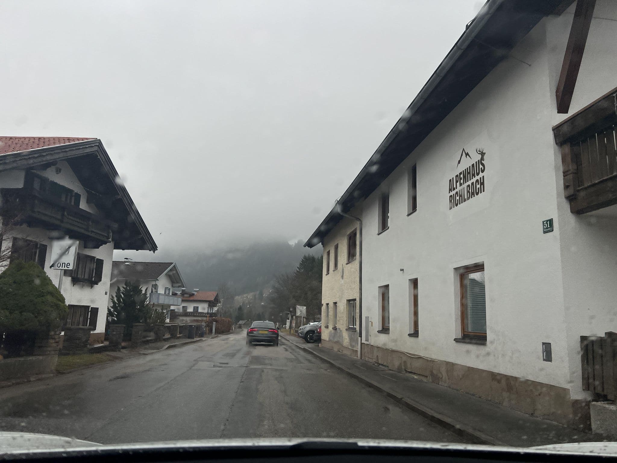 Street view near Alpenhaus Bichlbach, Lermoos — © ottor (CC BY-SA · Mapillary)