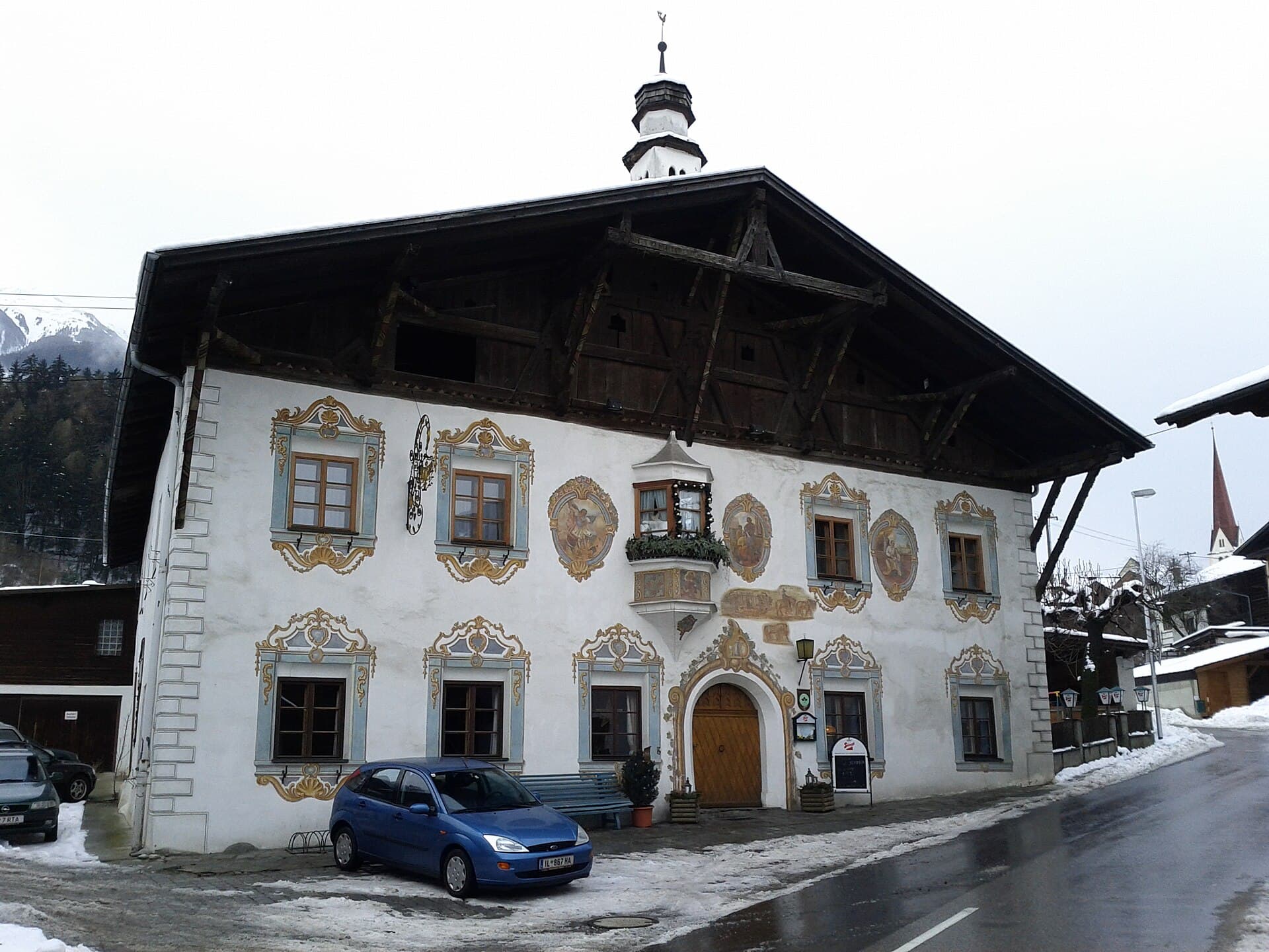 Gasthof Goldener Adler (via Wikimedia Commons, CC0)